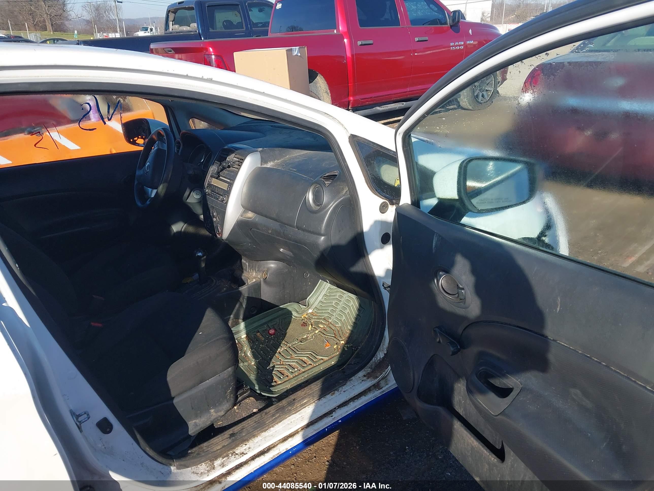 NISSAN VERSA image 5