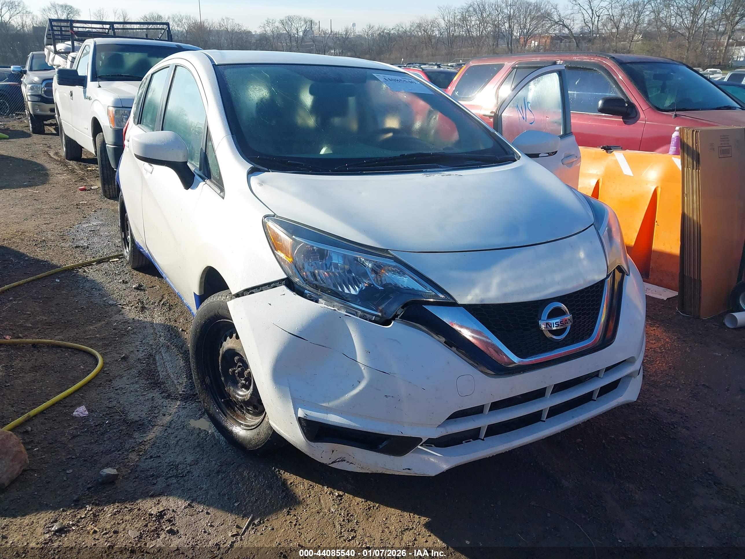 NISSAN VERSA image 6