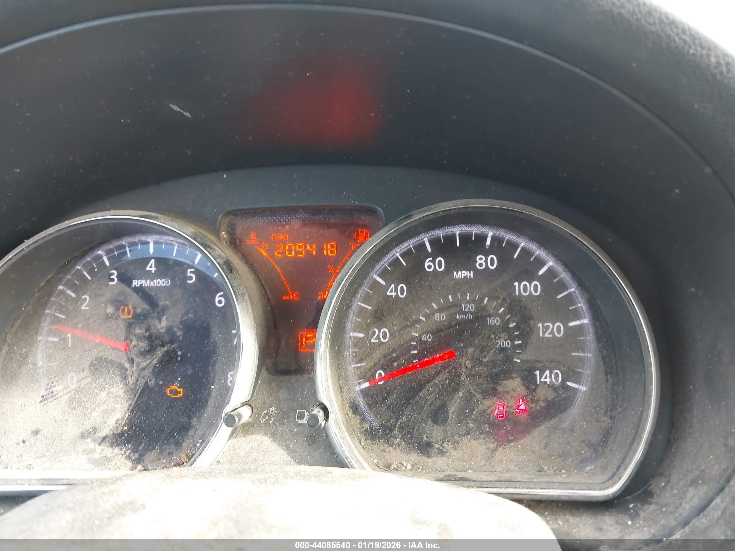 NISSAN VERSA image 7