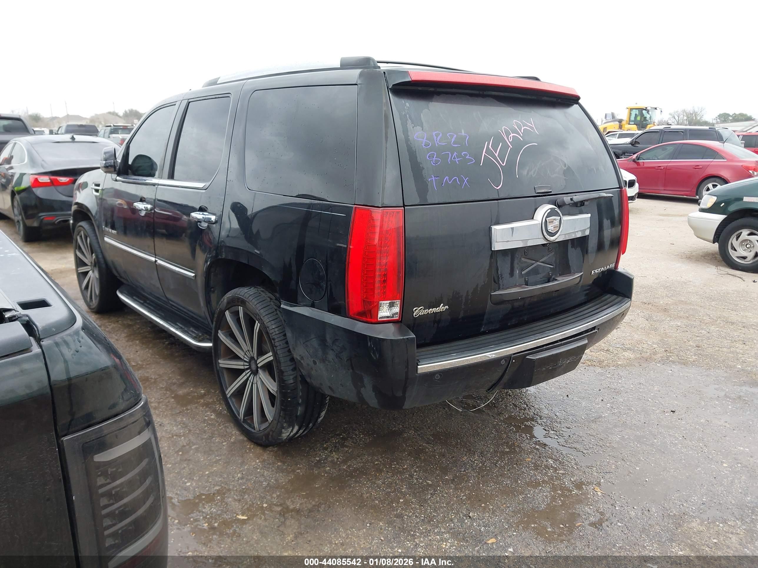 CADILLAC ESCALADE image 3