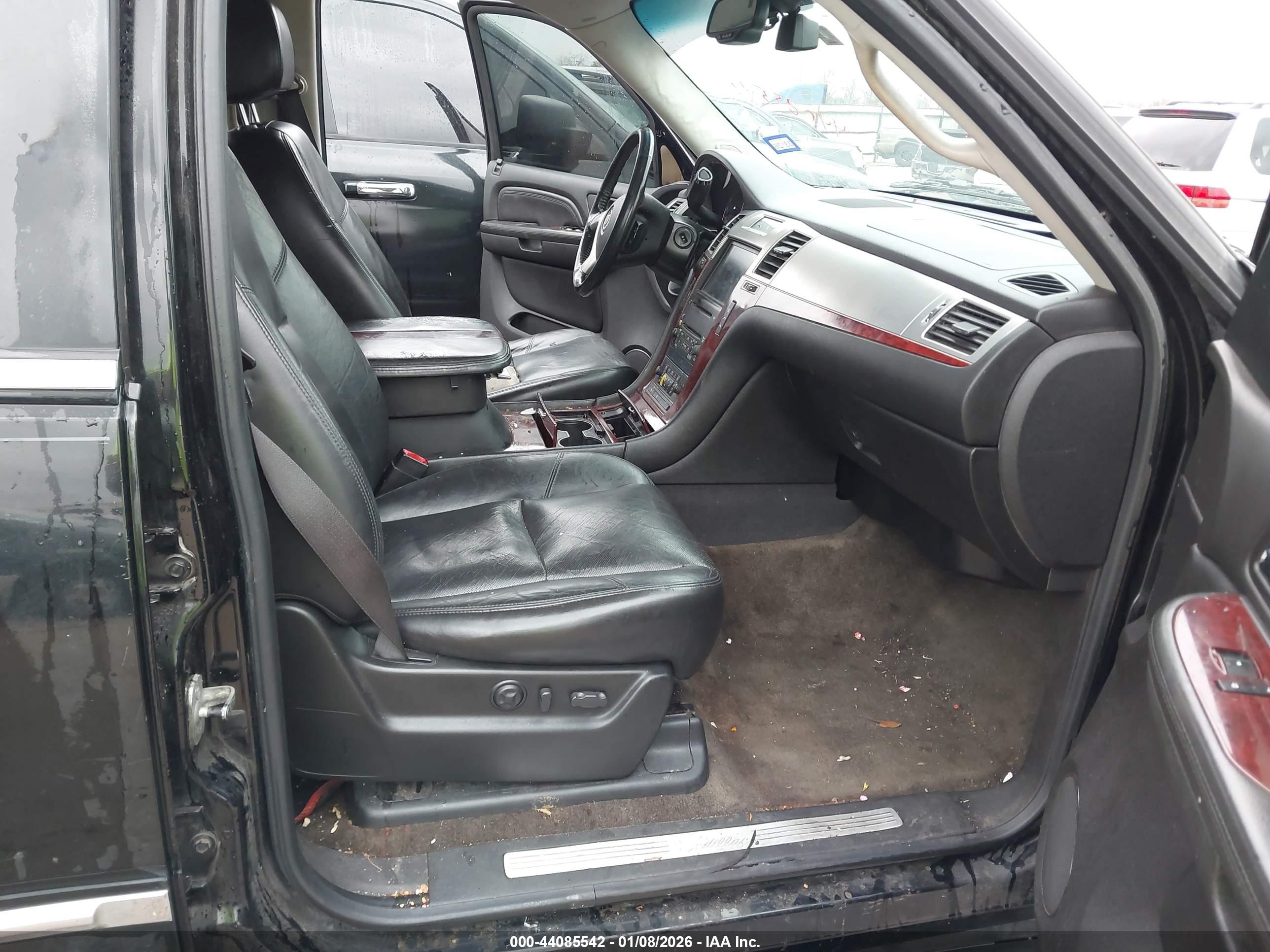 CADILLAC ESCALADE image 5