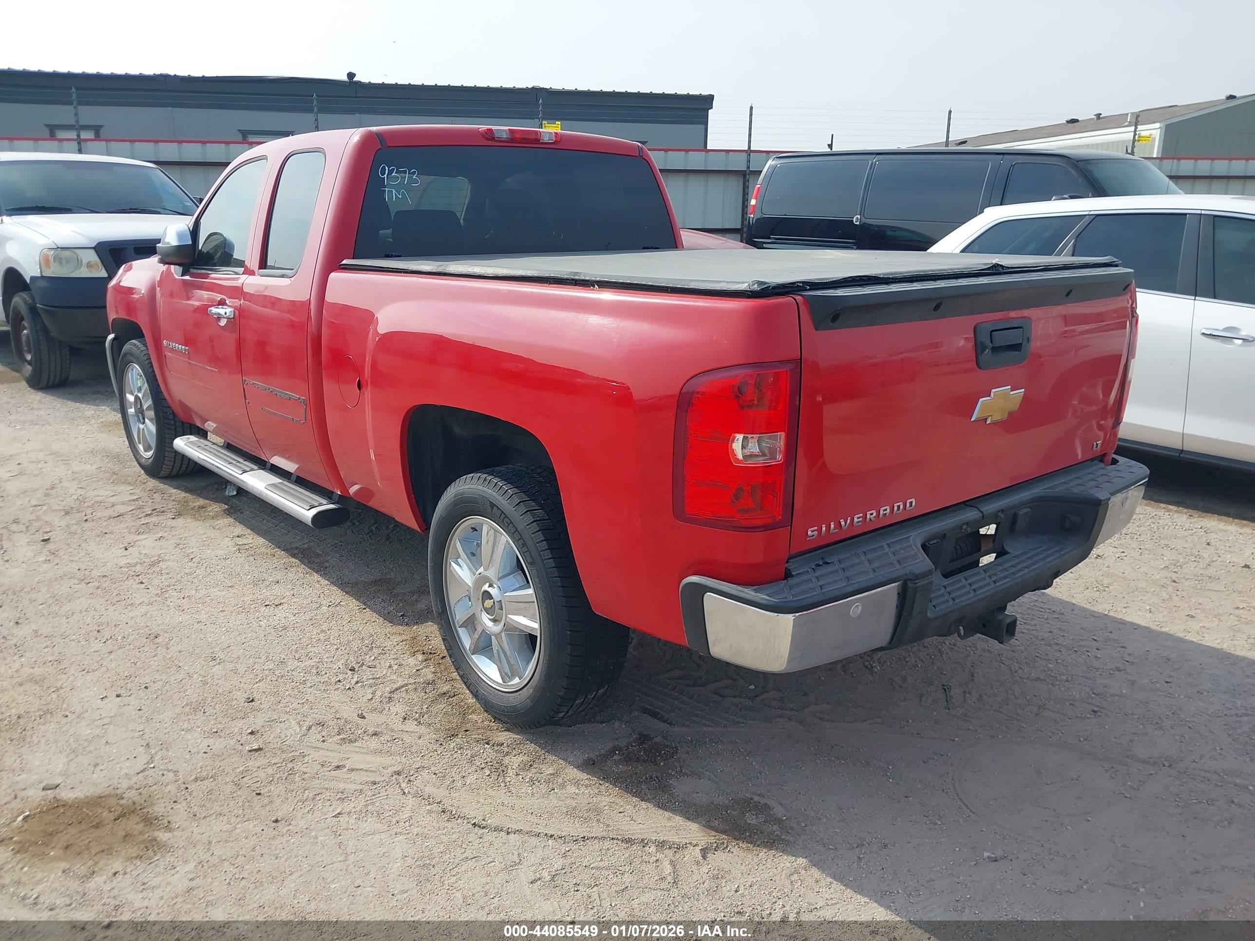 CHEVROLET SILVERADO image 3