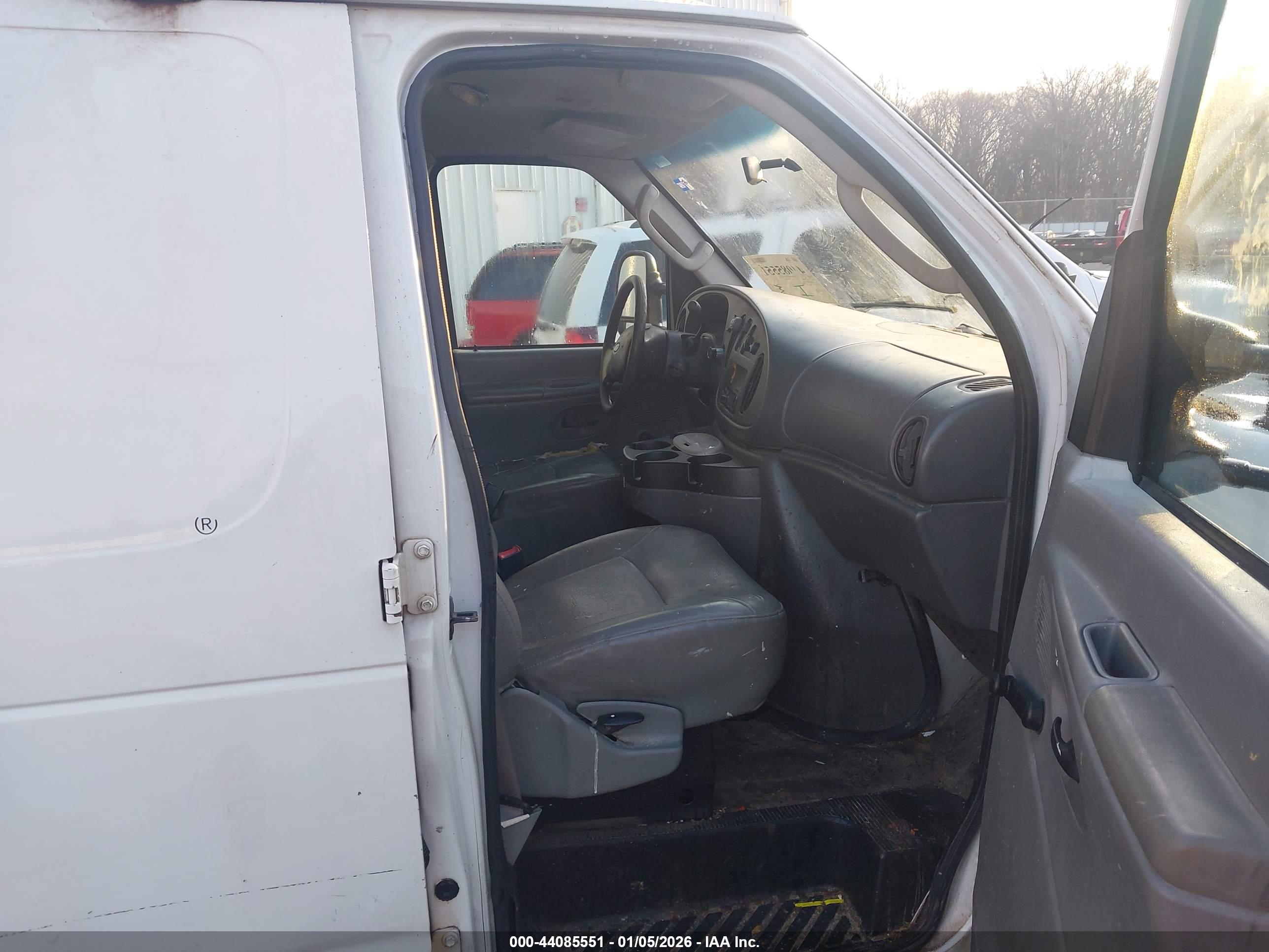 FORD E-250 image 5