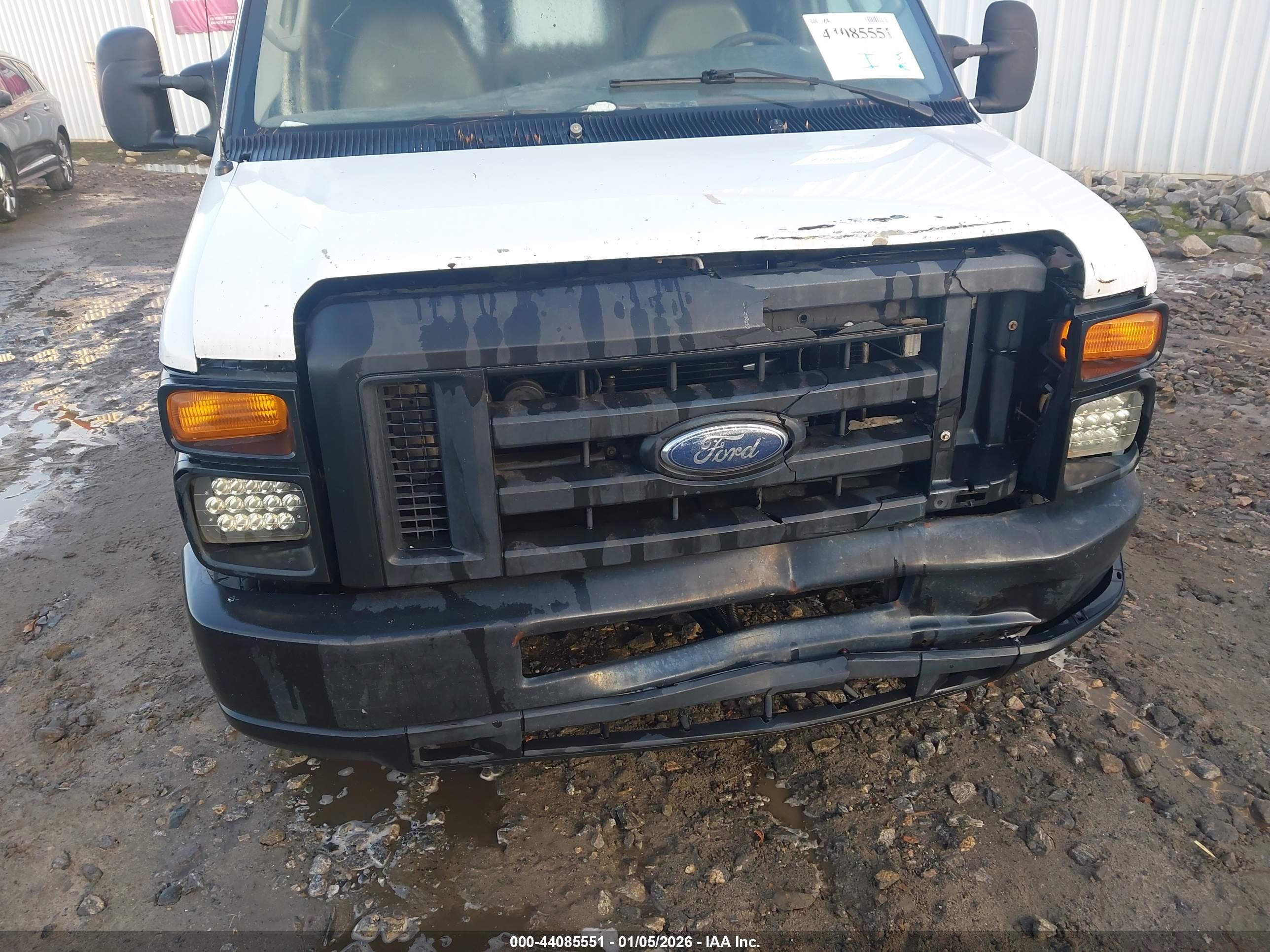 FORD E-250 image 6