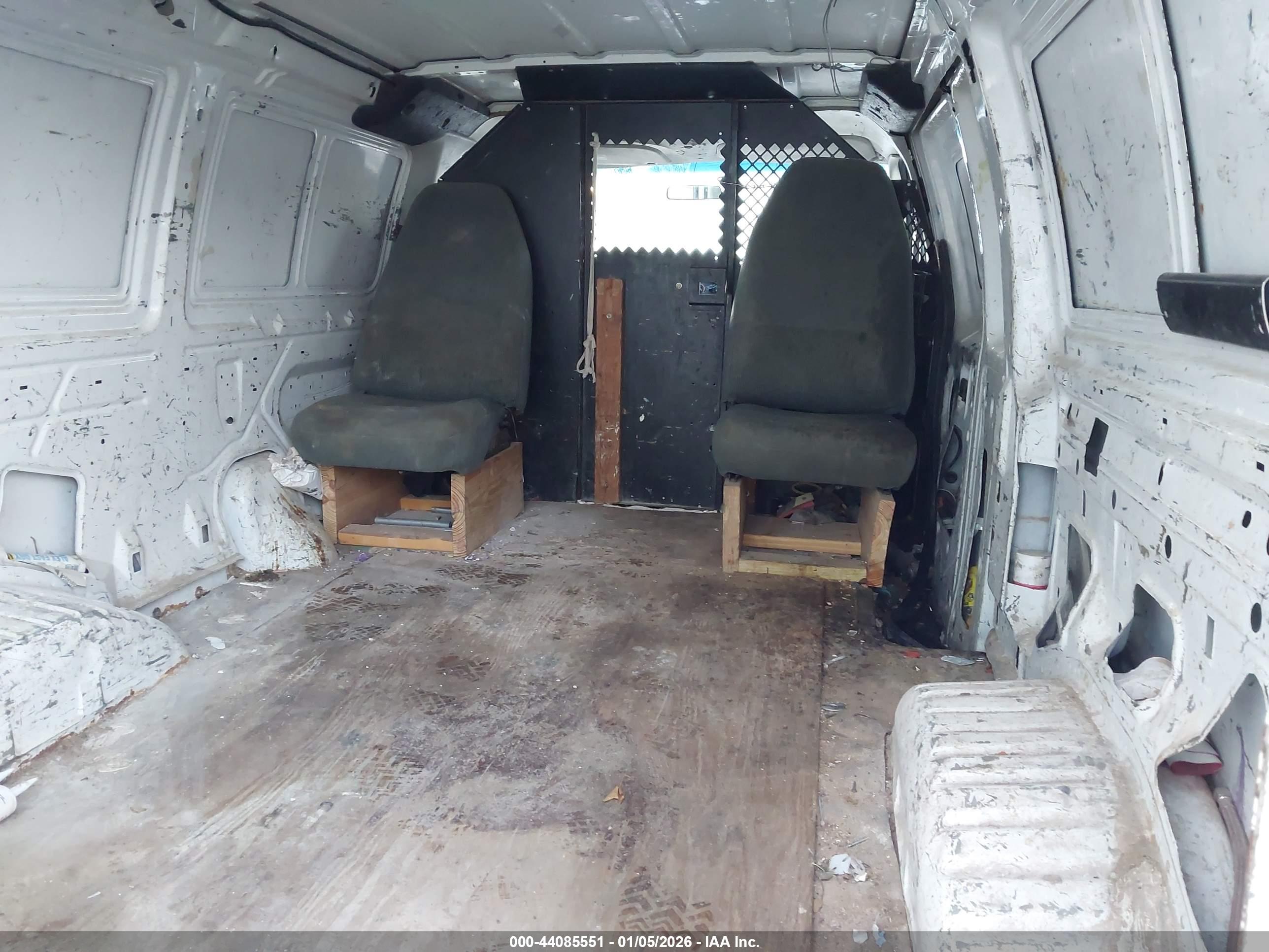 FORD E-250 image 8