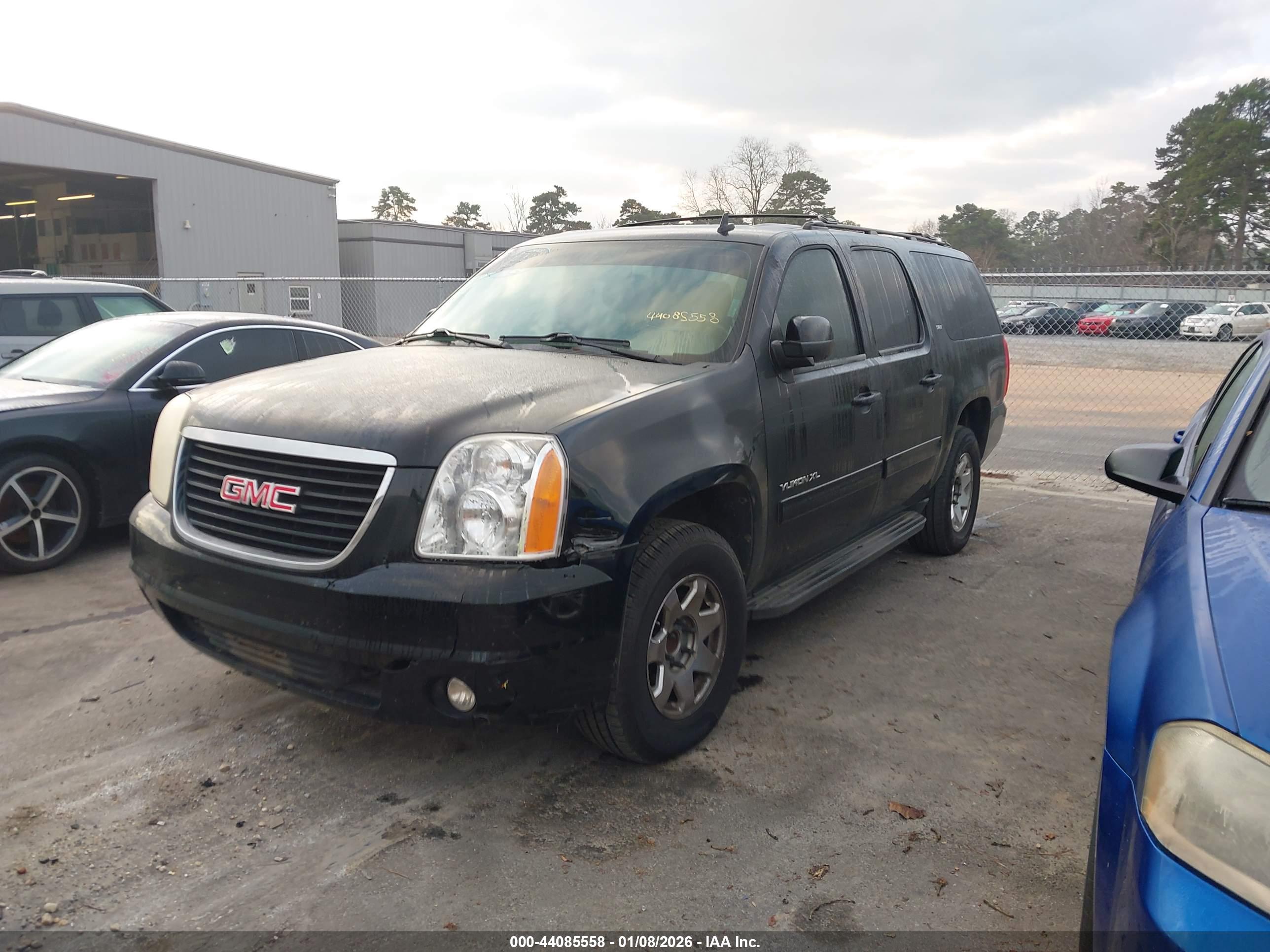 GMC YUKON image 2