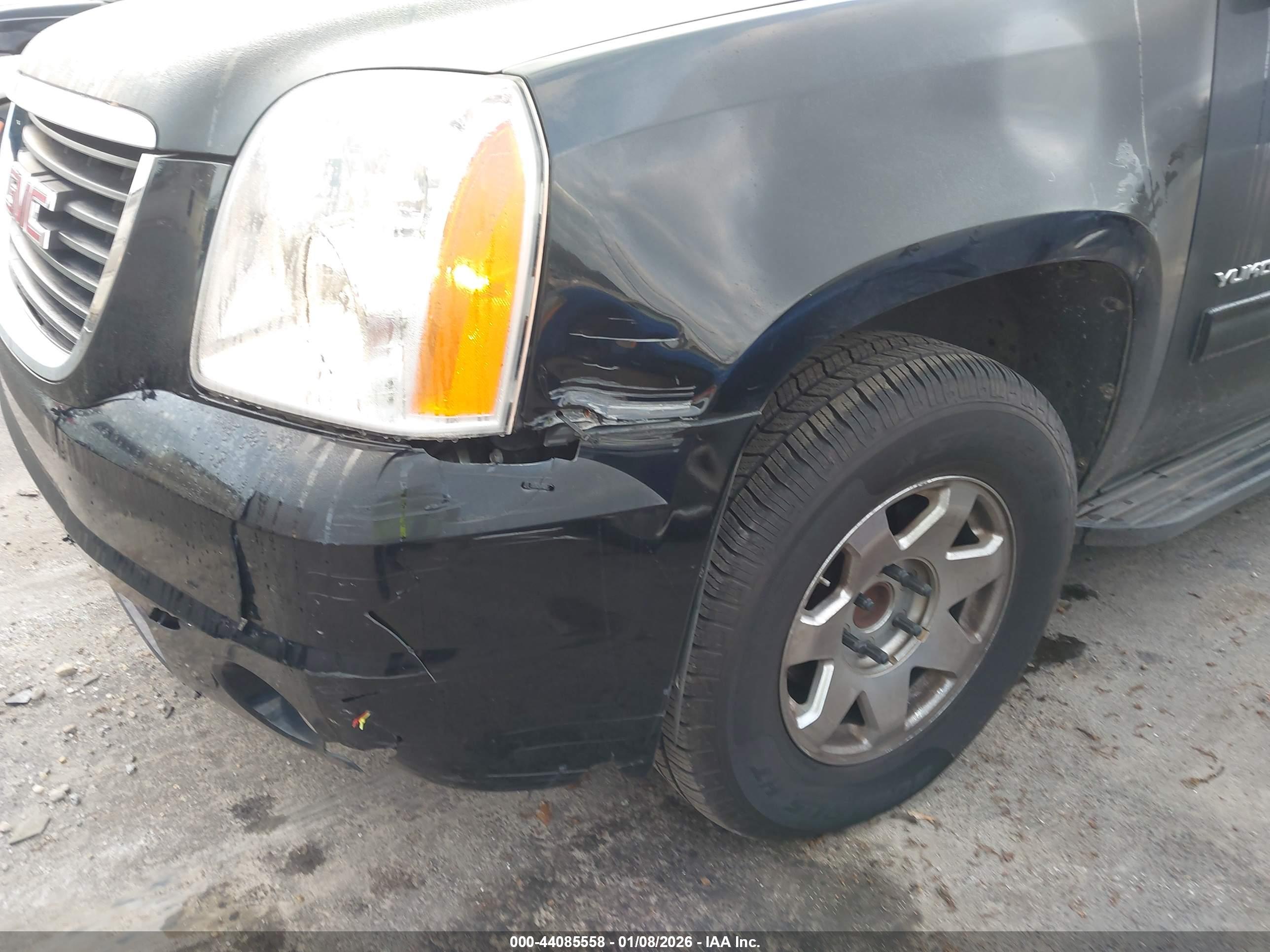 GMC YUKON image 6