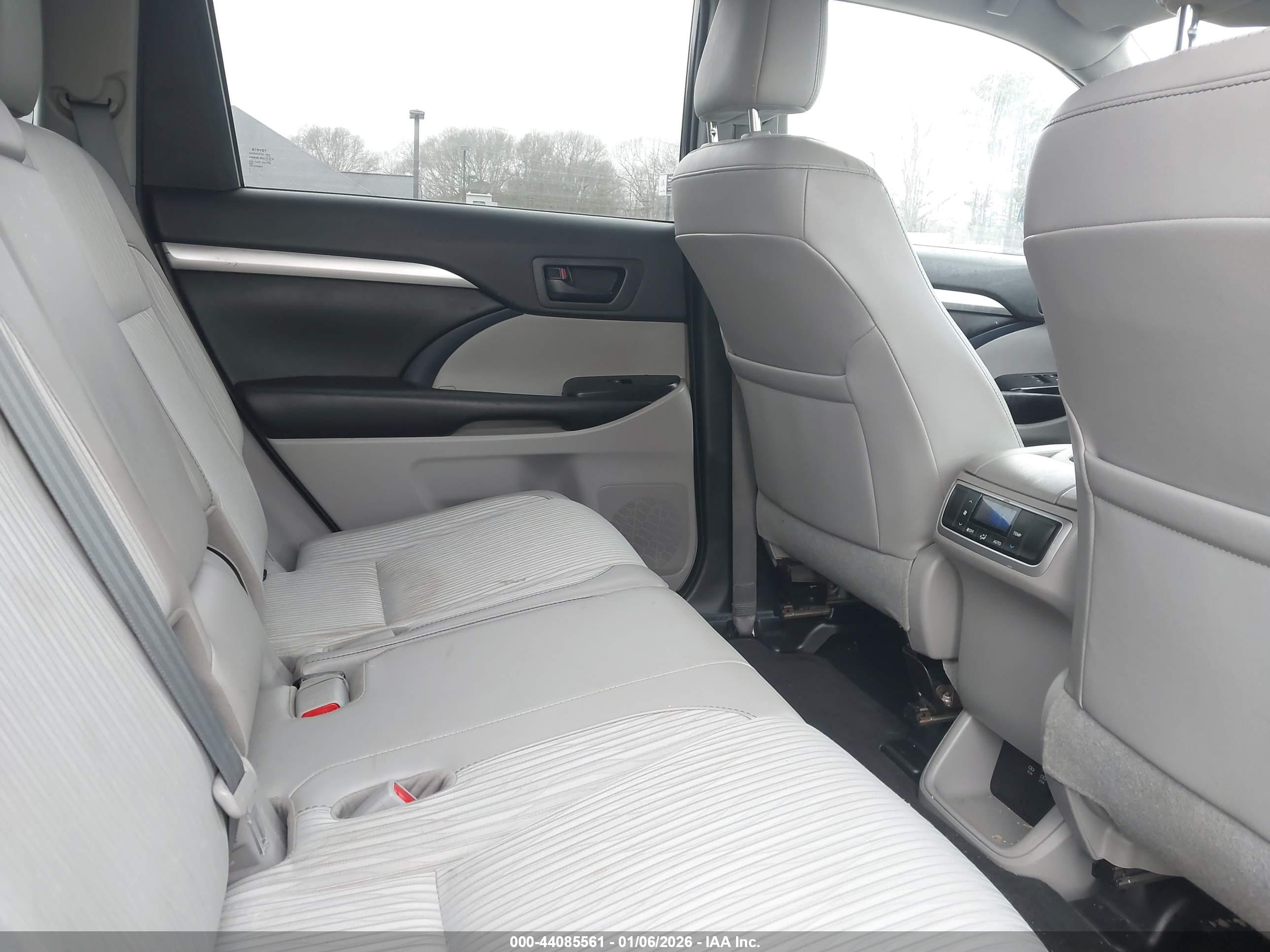 TOYOTA HIGHLANDER image 8