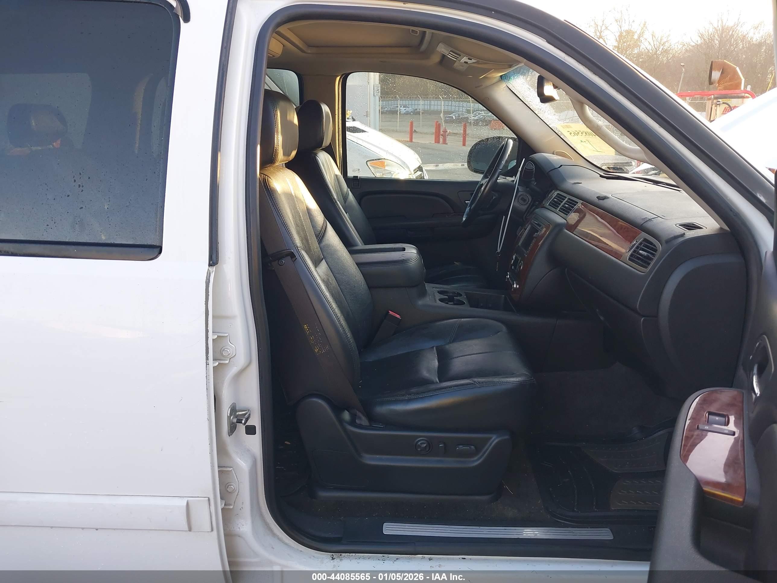 CHEVROLET TAHOE image 5