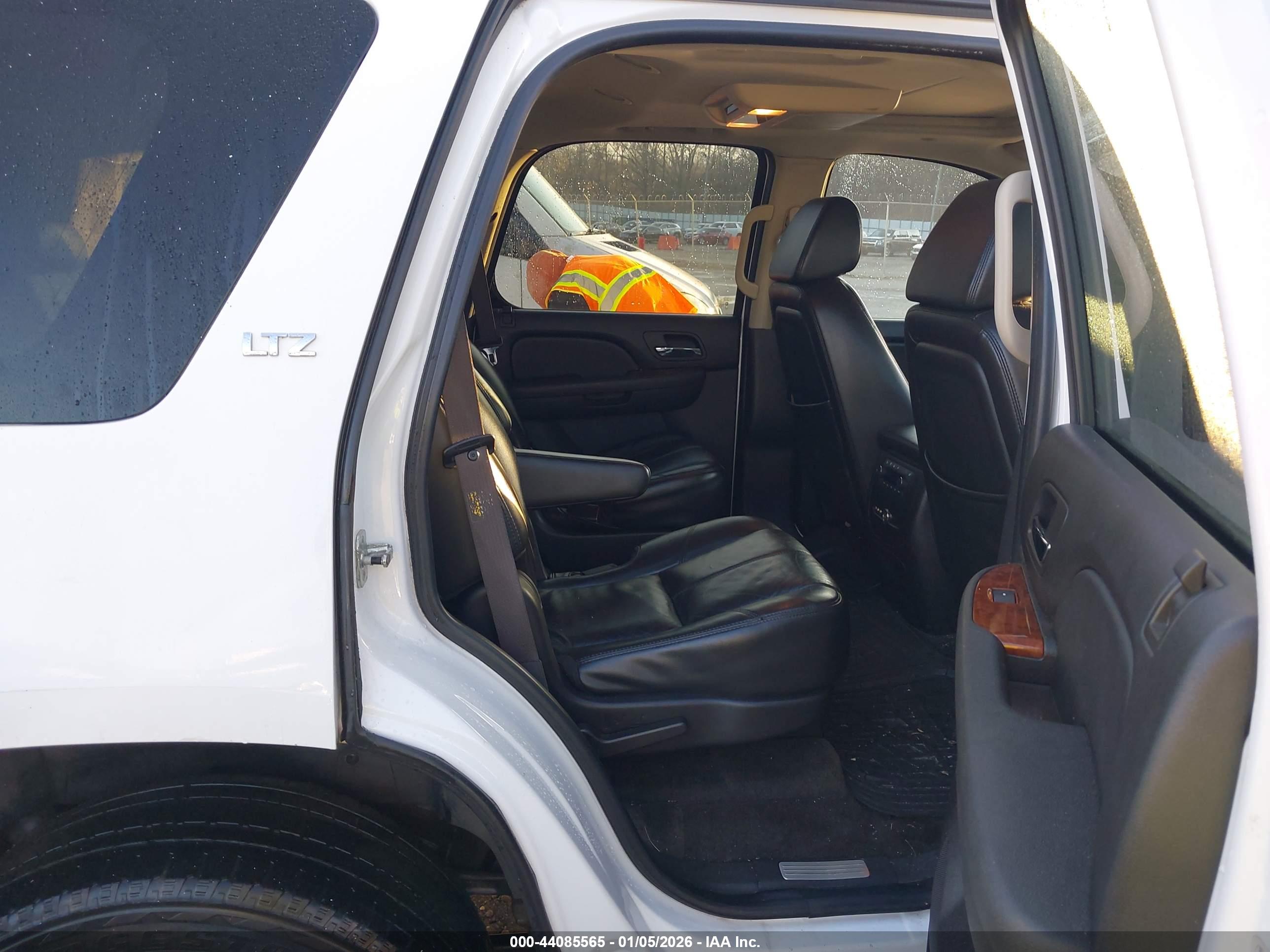 CHEVROLET TAHOE image 8