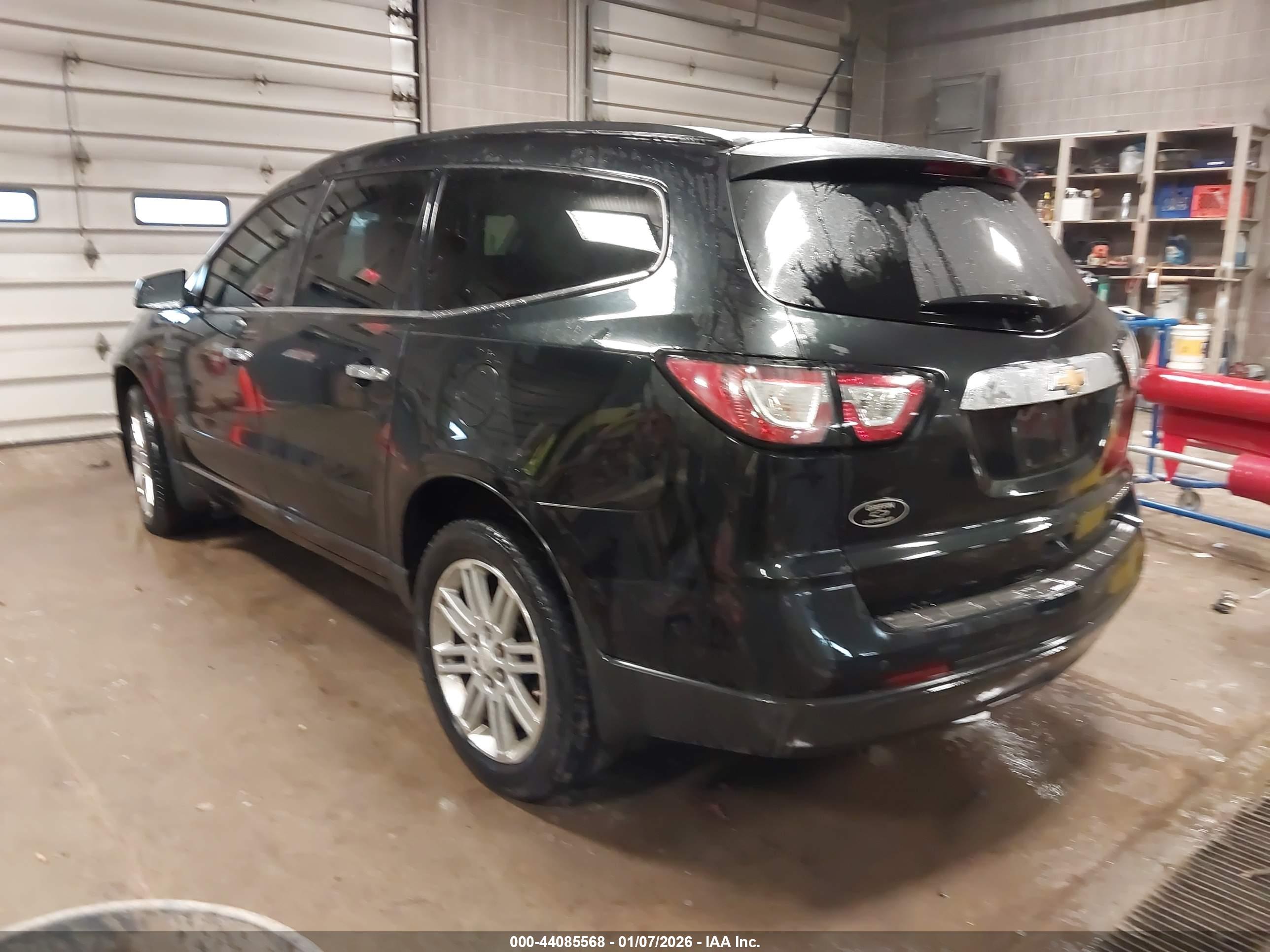 CHEVROLET TRAVERSE image 3