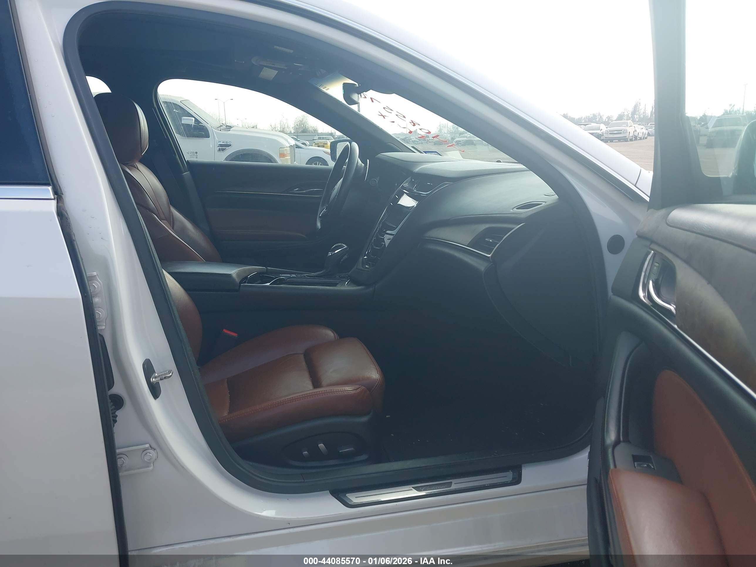 CADILLAC CTS image 5