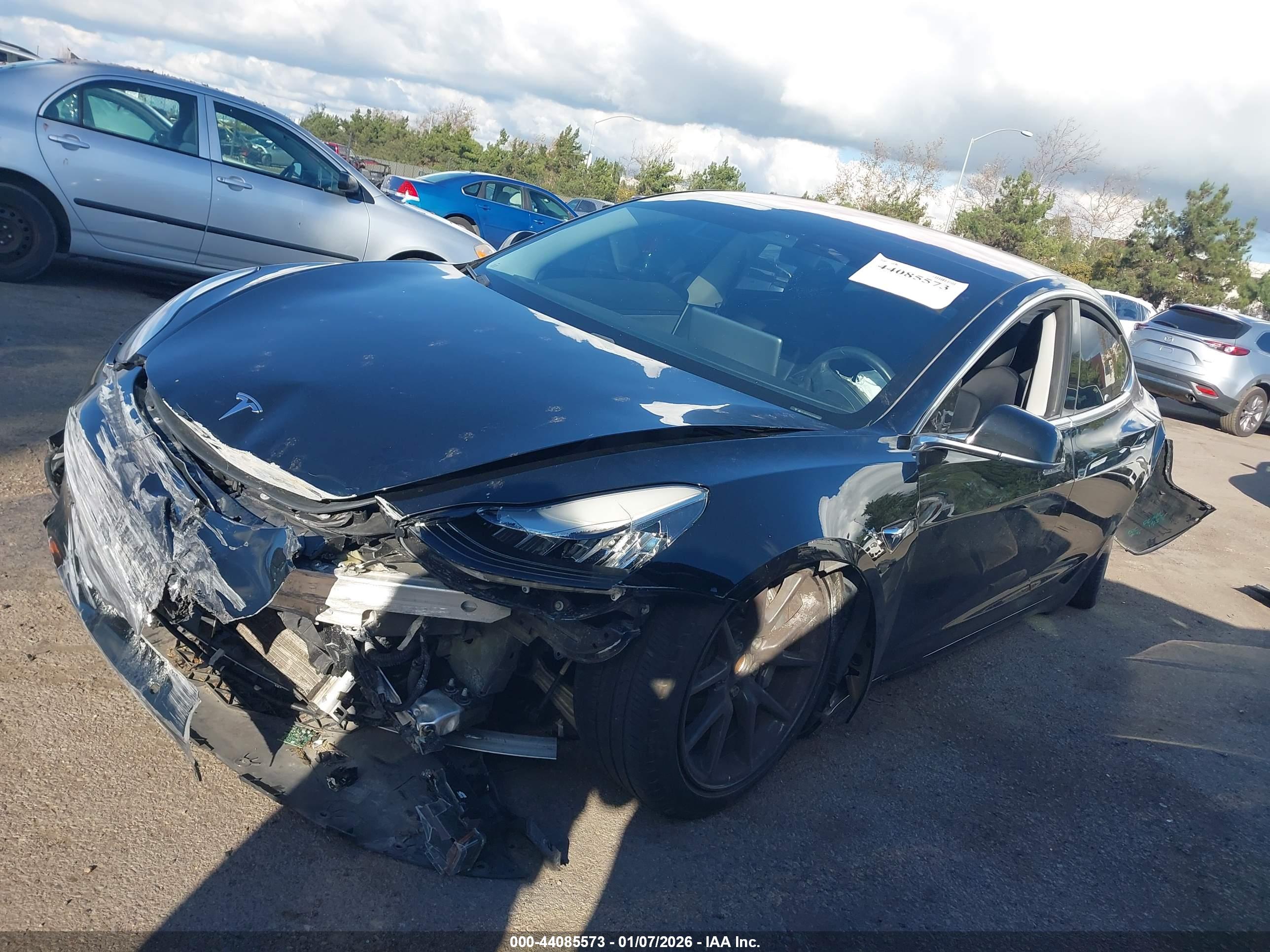 TESLA MODEL image 2