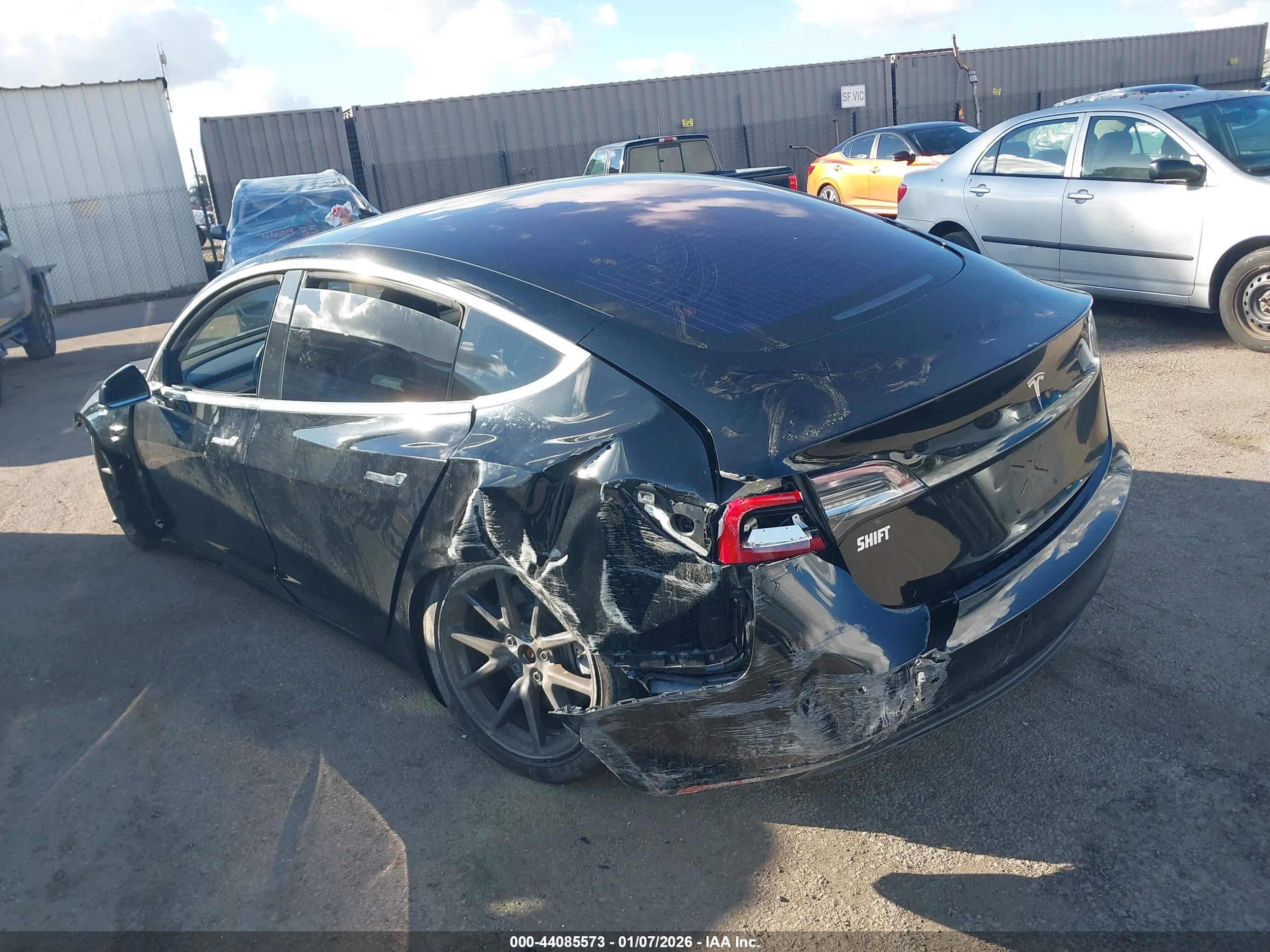 TESLA MODEL image 3