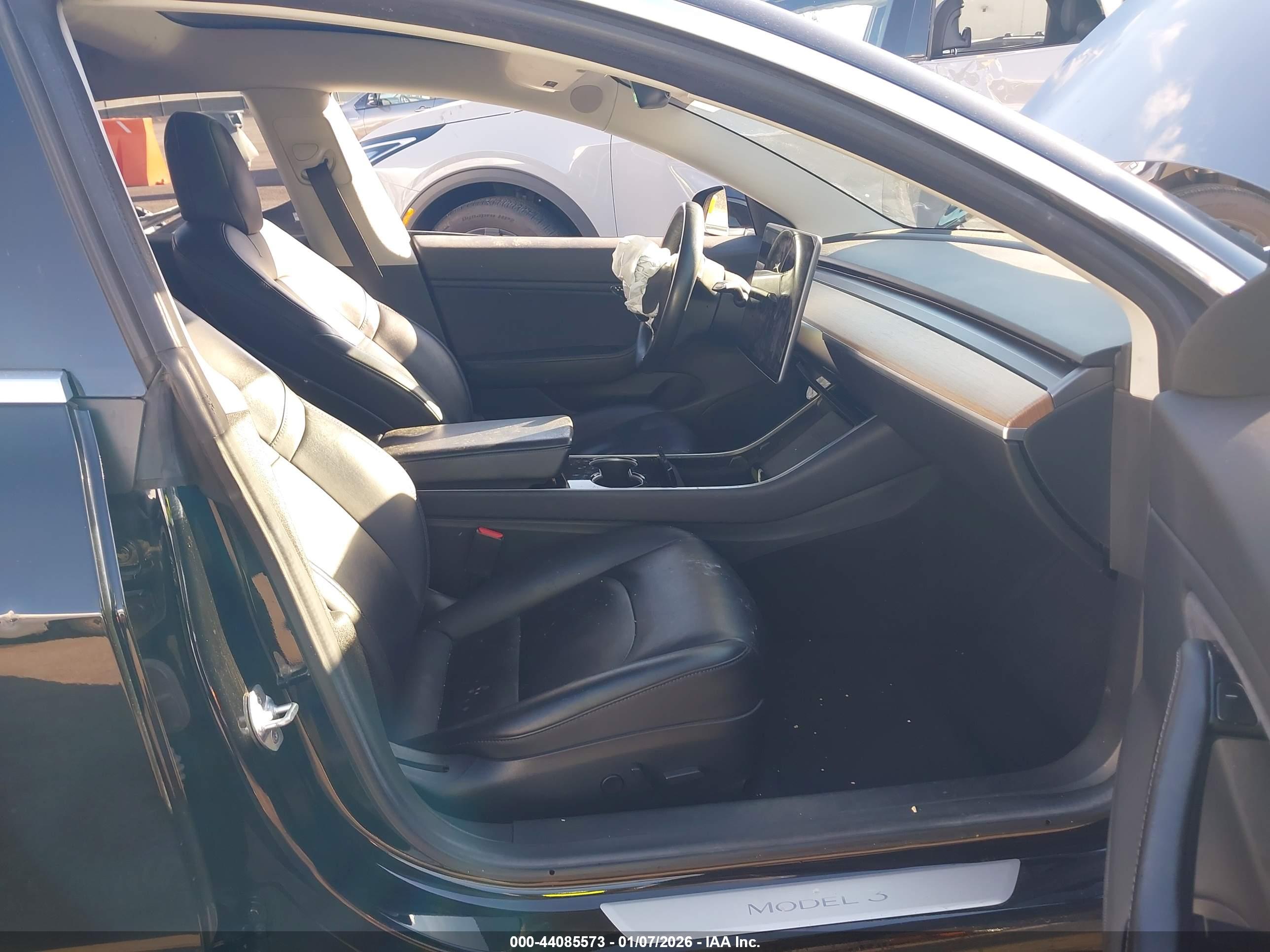 TESLA MODEL image 5