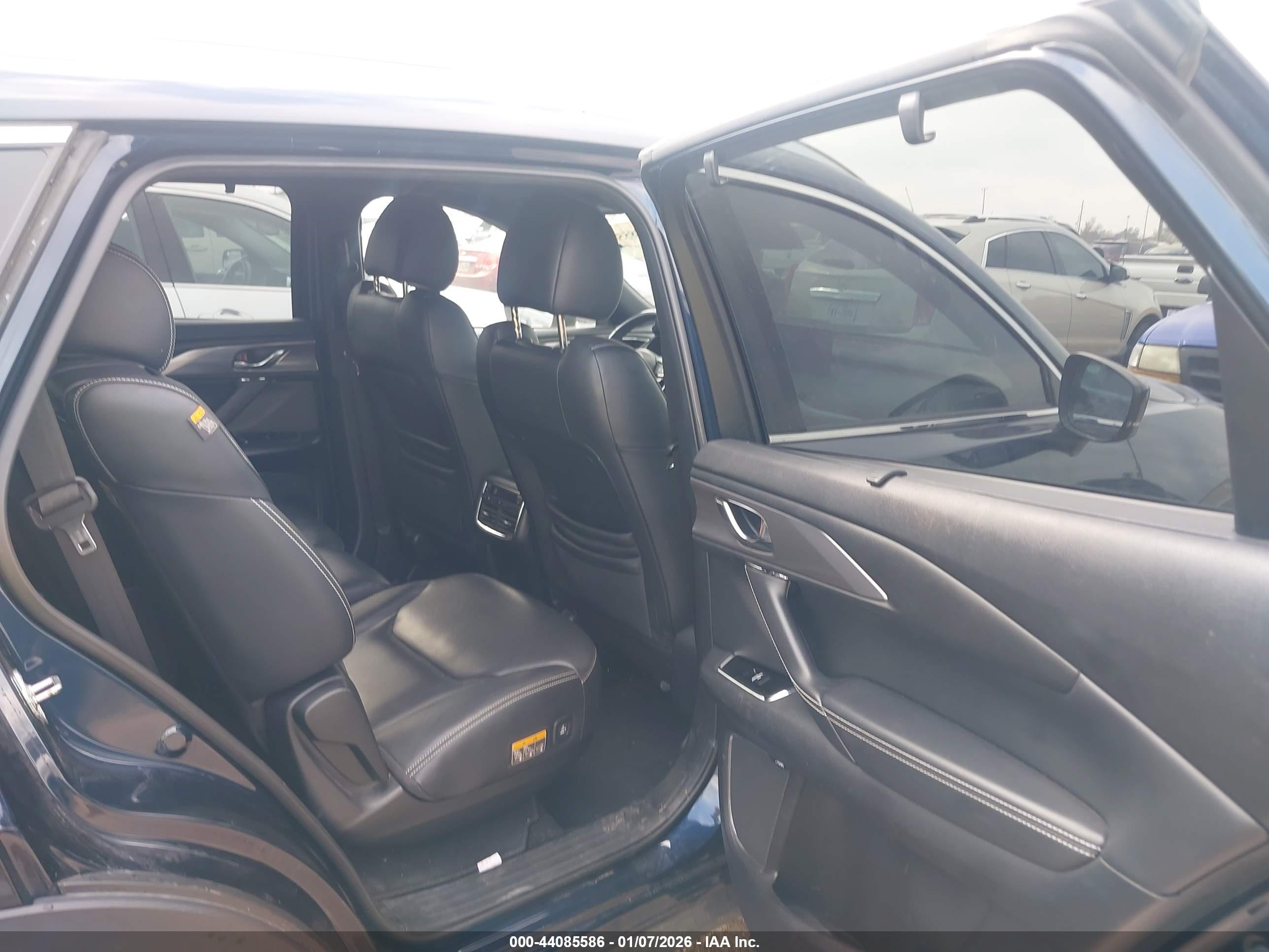MAZDA CX-9 image 8