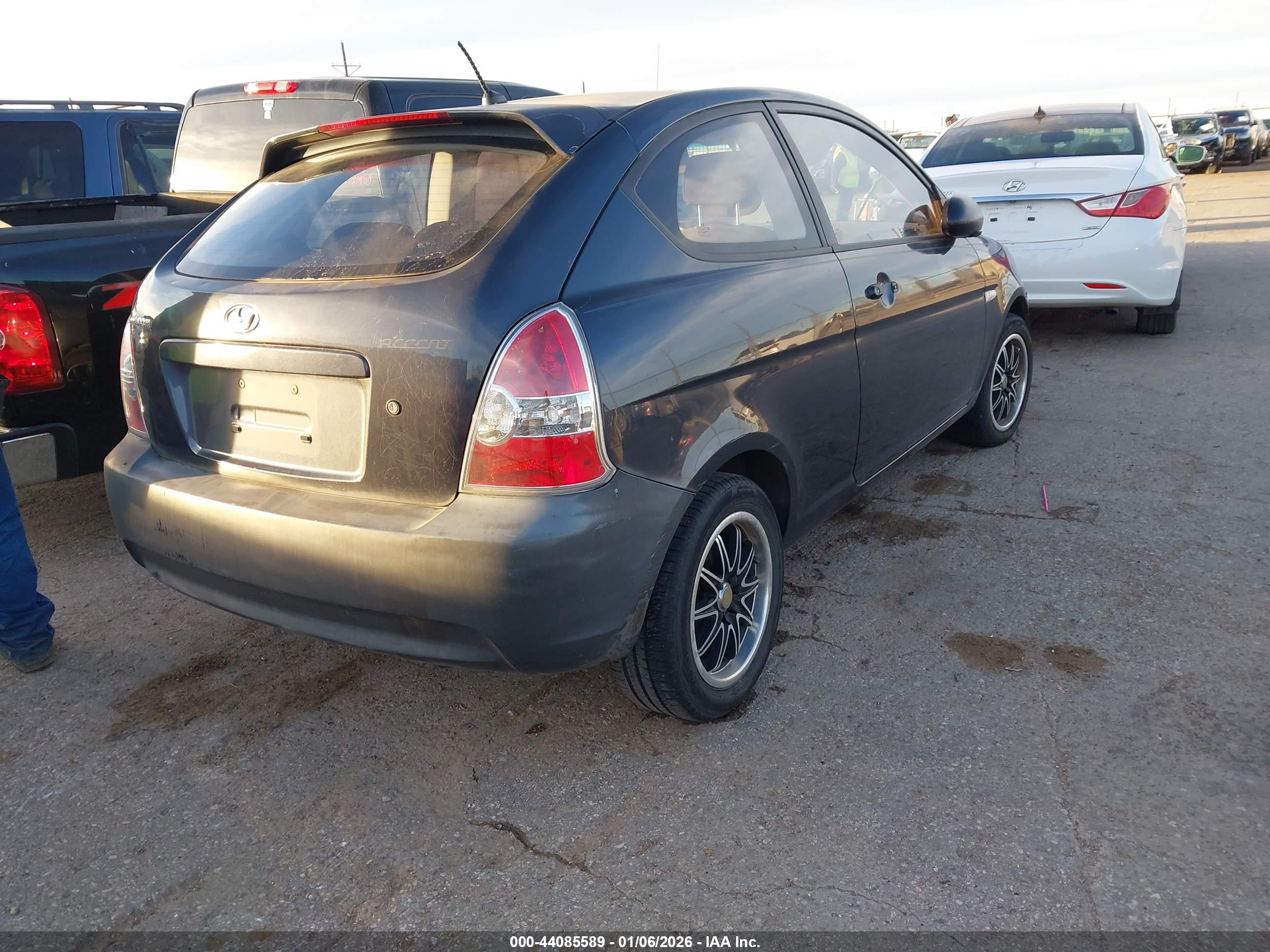HYUNDAI ACCENT image 4