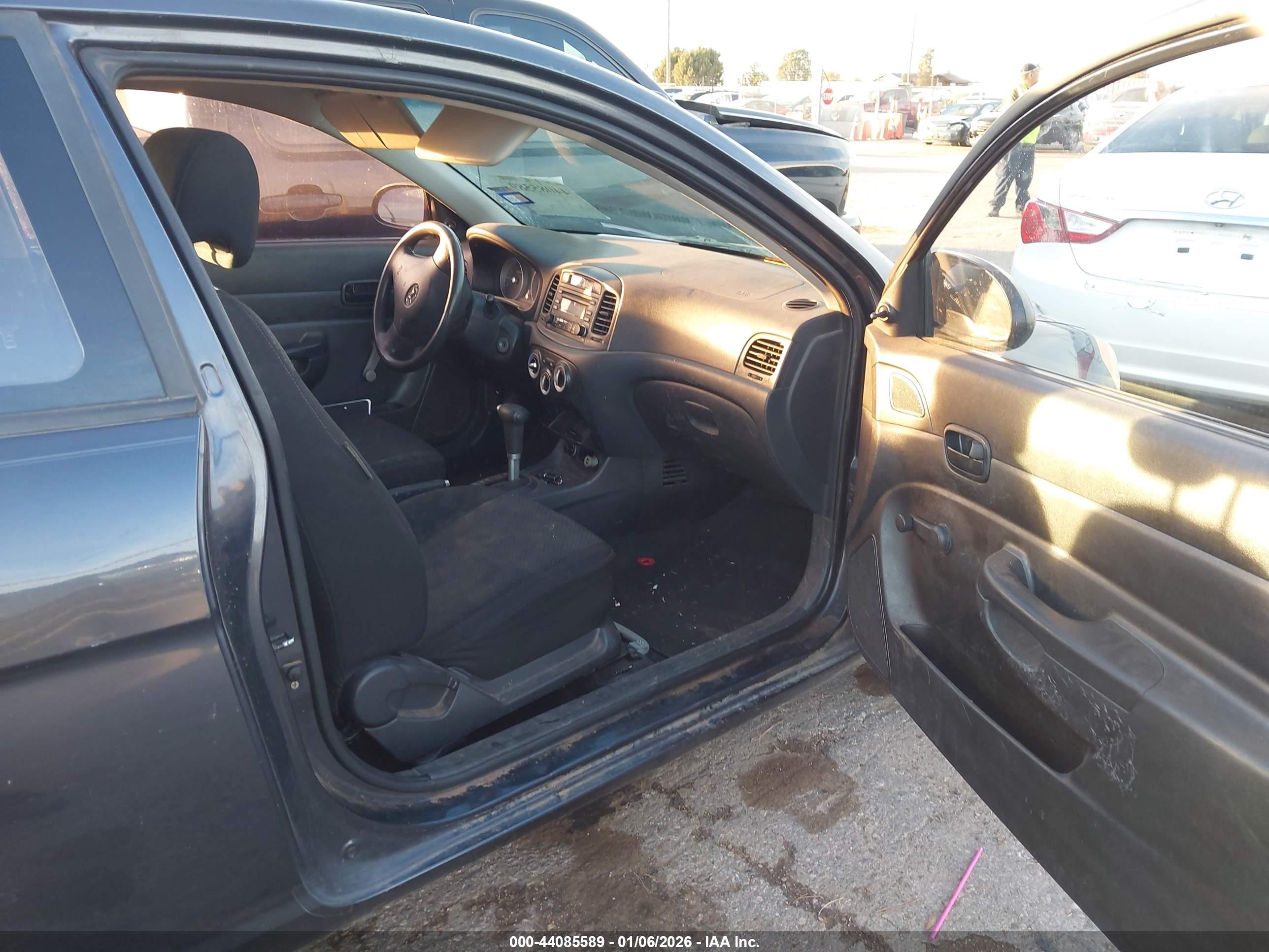 HYUNDAI ACCENT image 5