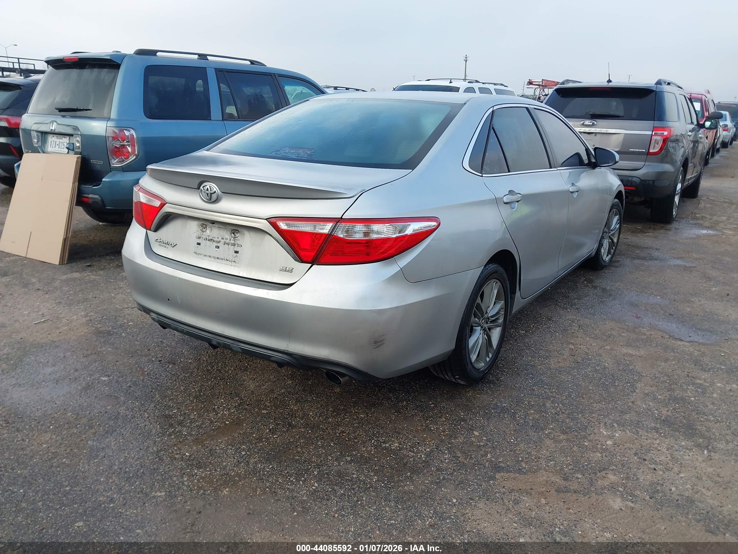 TOYOTA CAMRY image 4