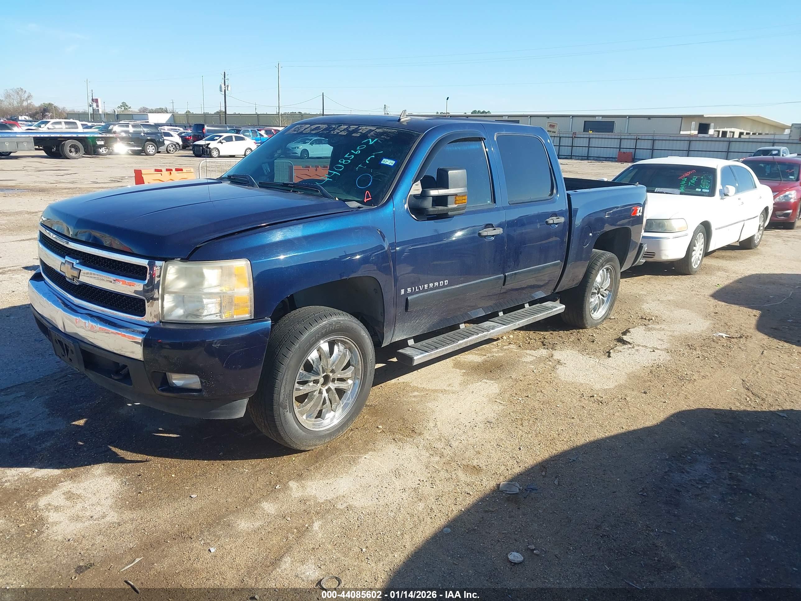 CHEVROLET SILVERADO image 2