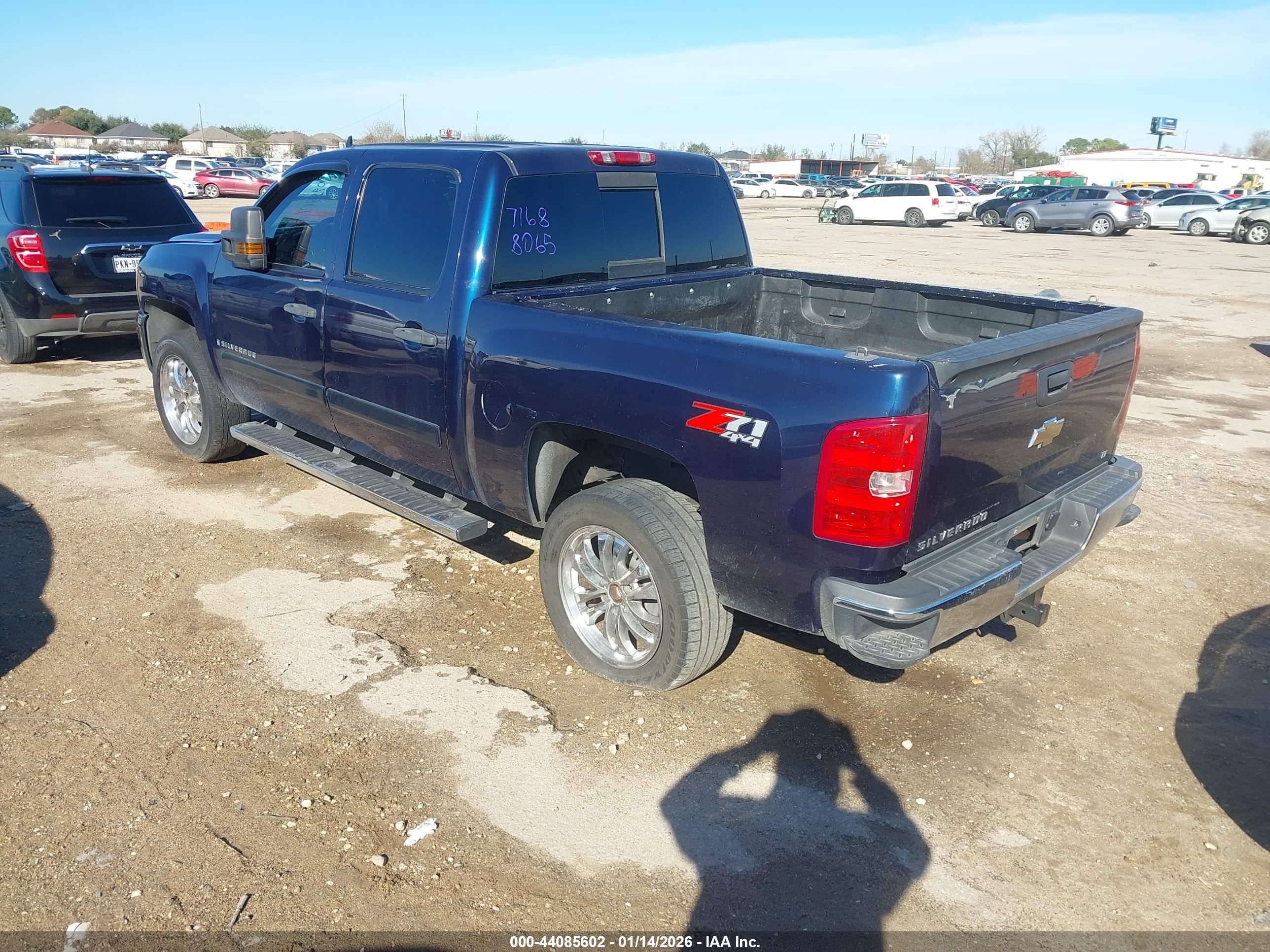 CHEVROLET SILVERADO image 3