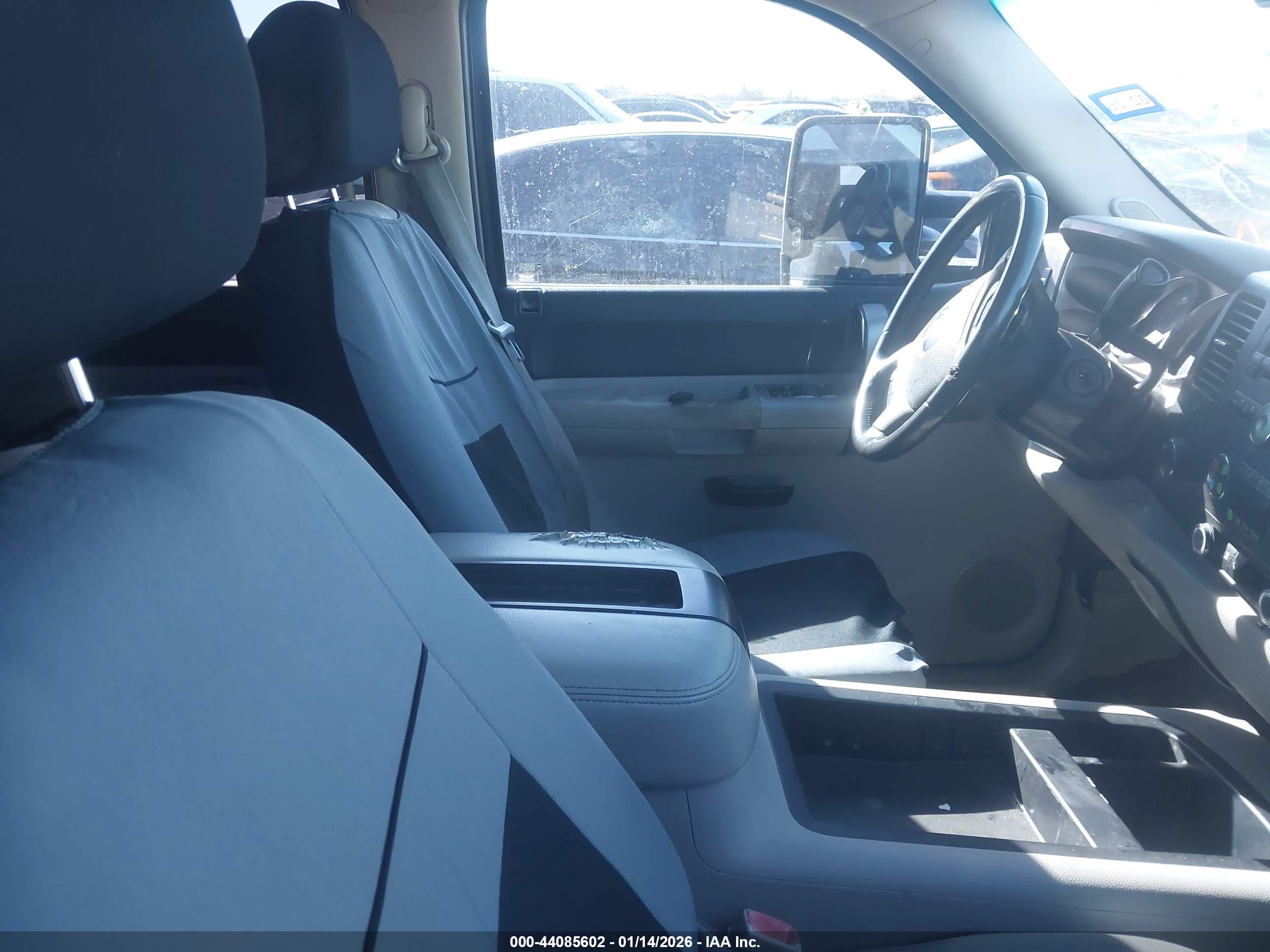 CHEVROLET SILVERADO image 5
