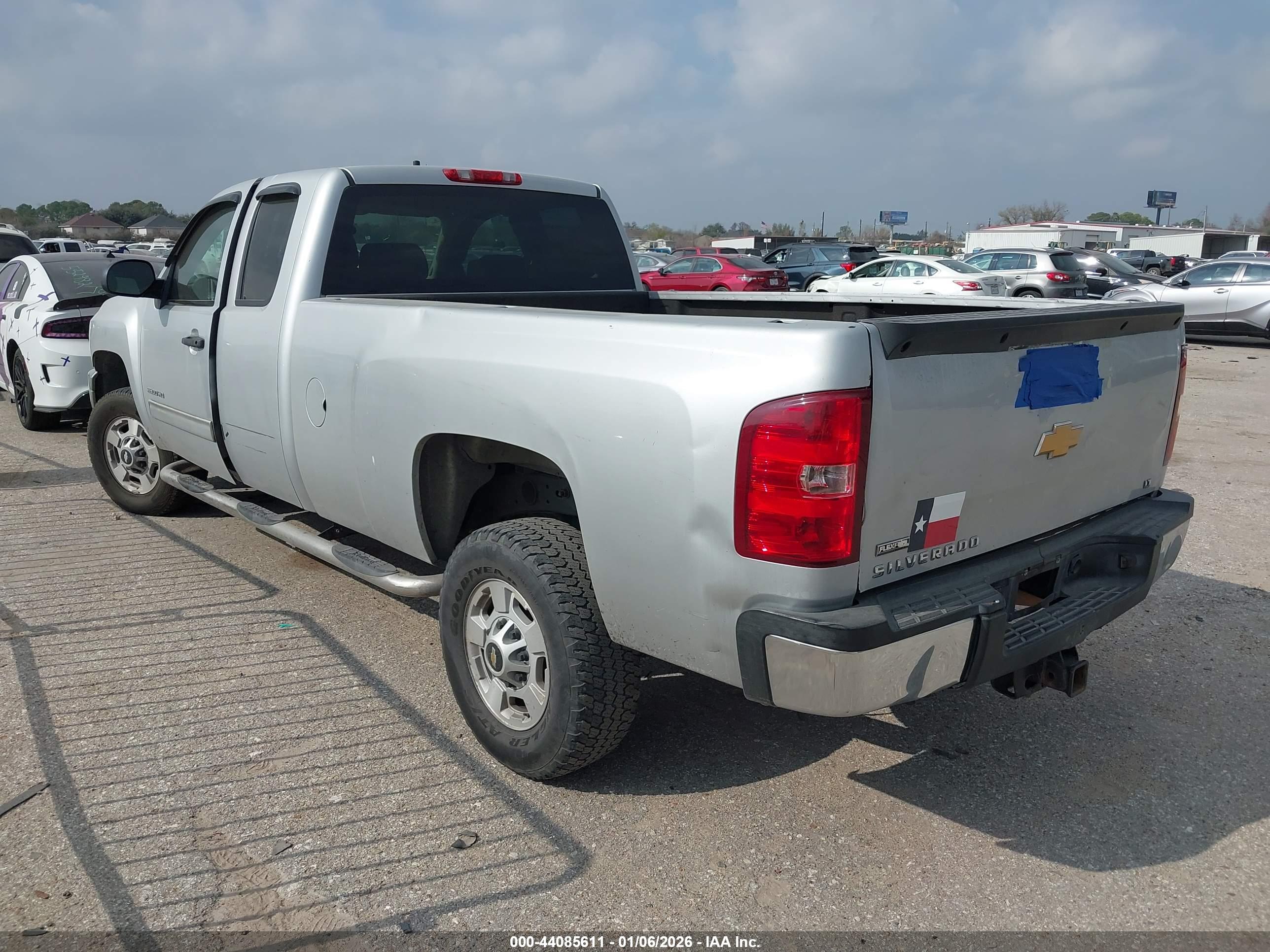 CHEVROLET SILVERADO image 3