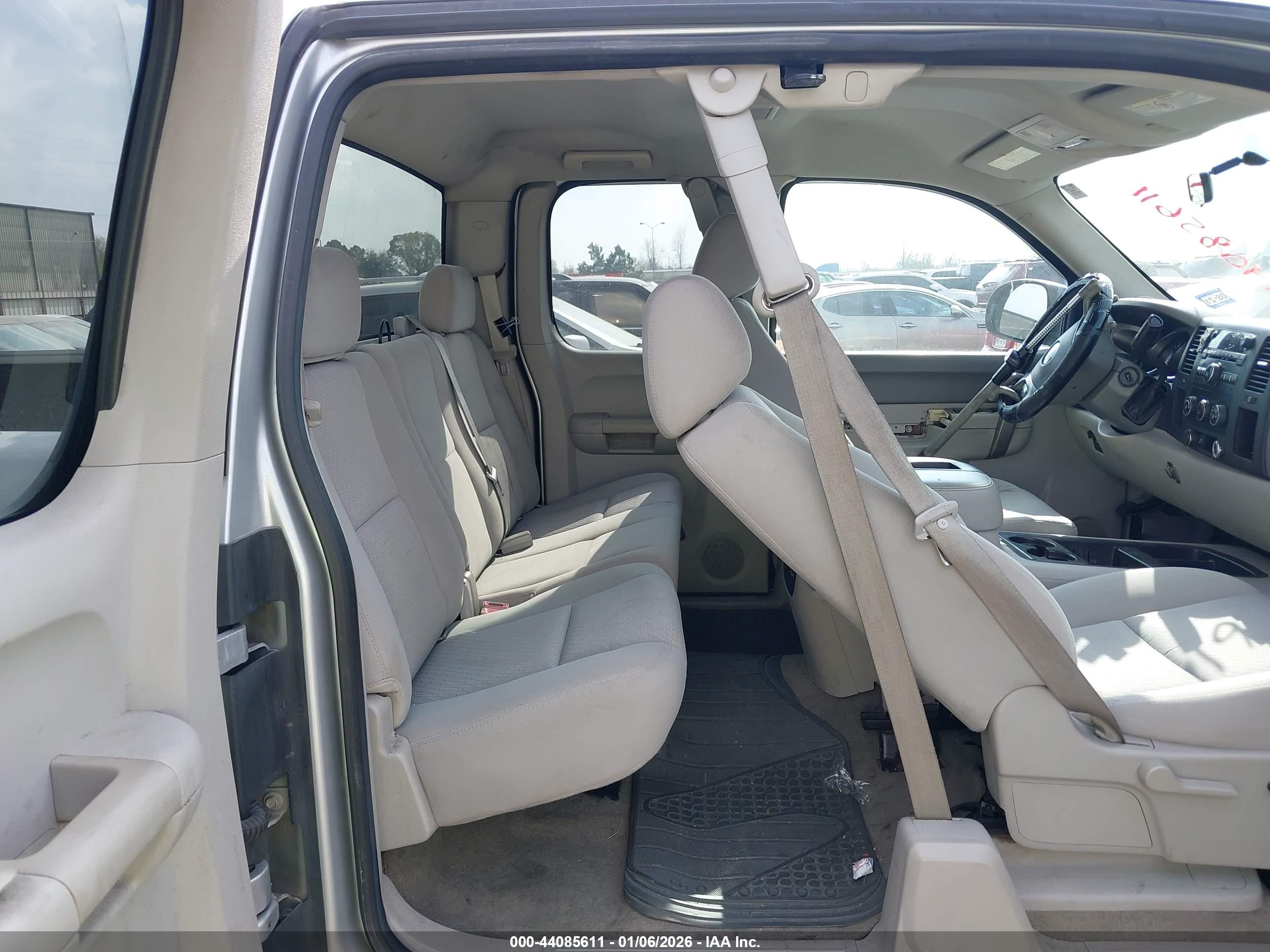 CHEVROLET SILVERADO image 8