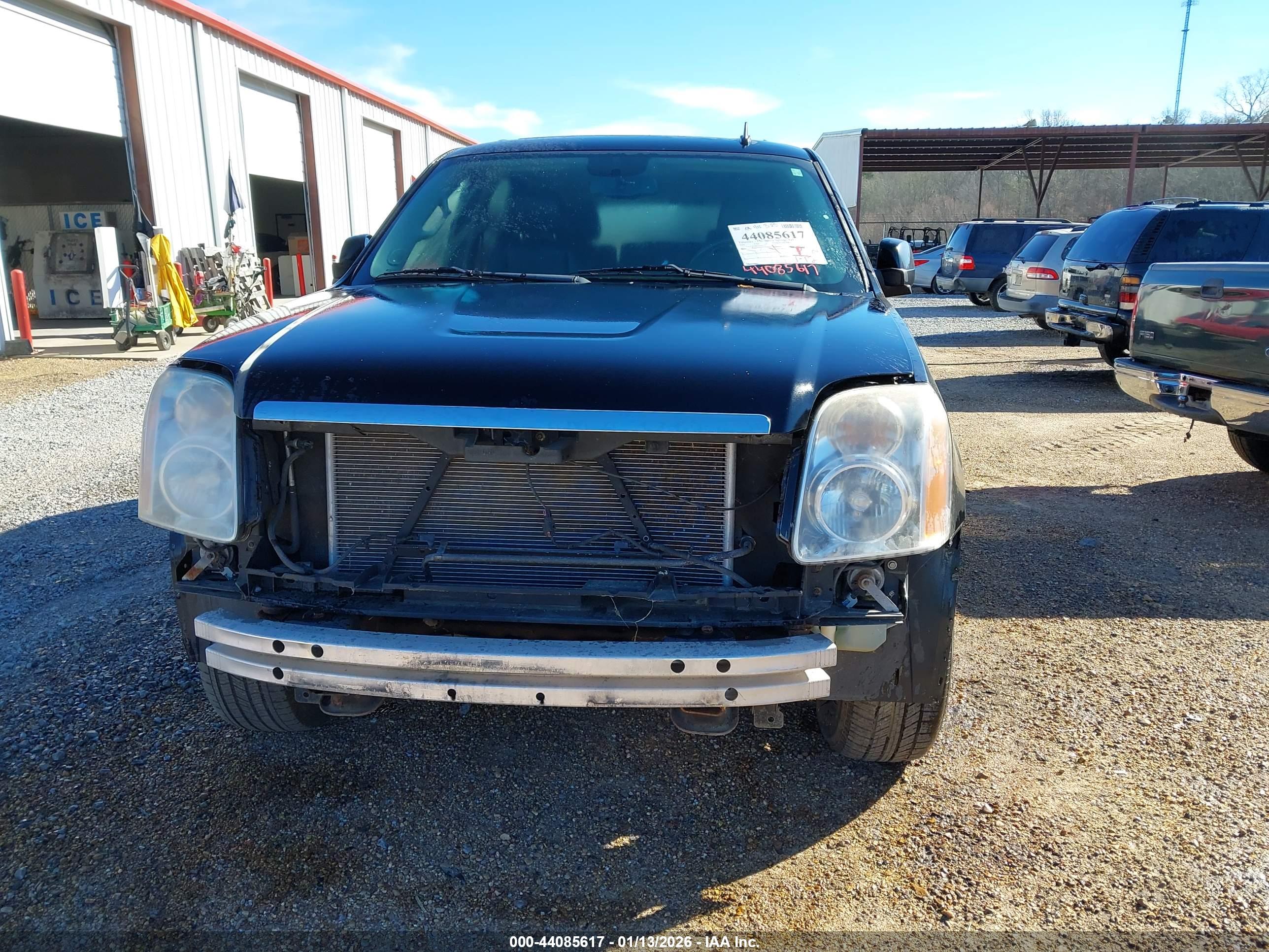 GMC YUKON image 6