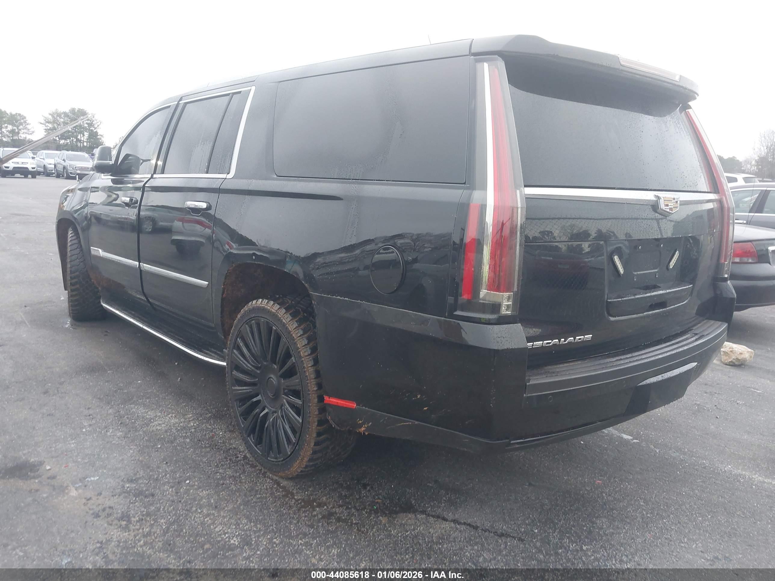 CADILLAC ESCALADE image 3