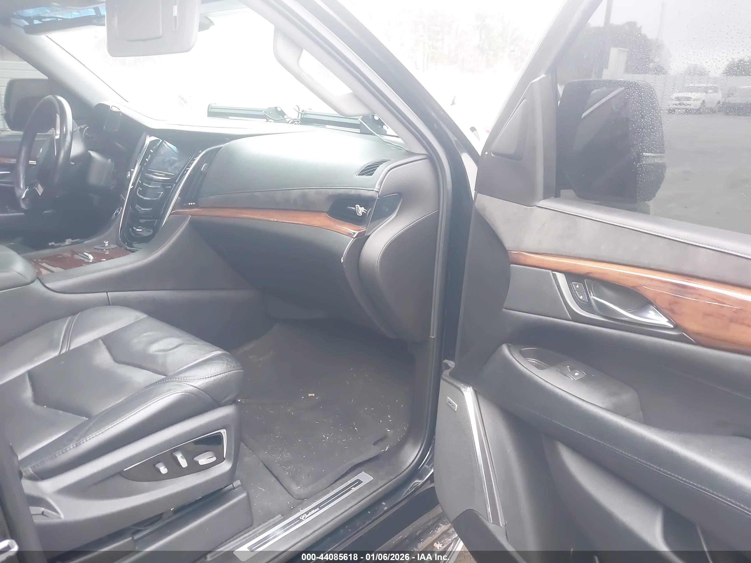 CADILLAC ESCALADE image 5