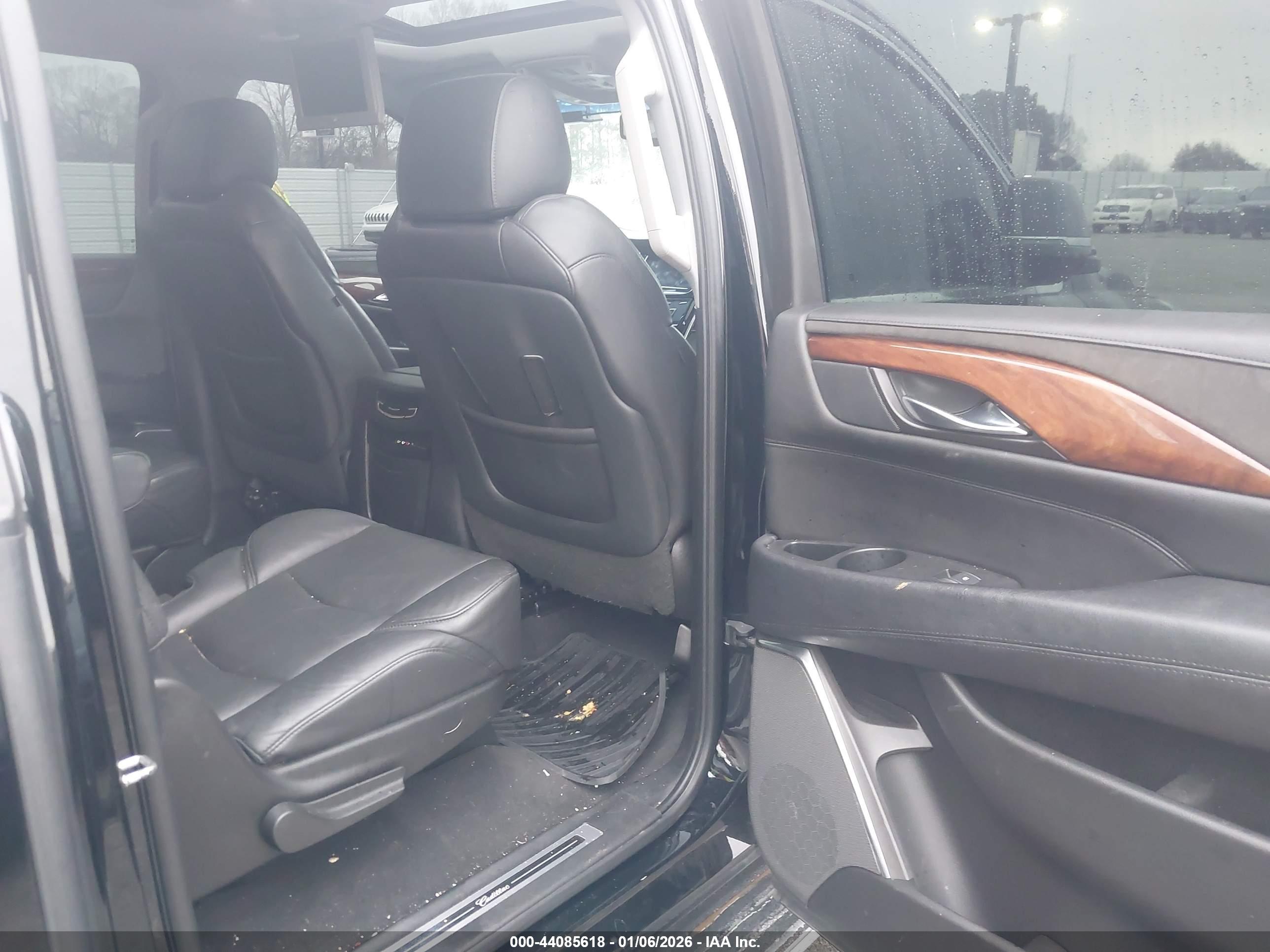CADILLAC ESCALADE image 8