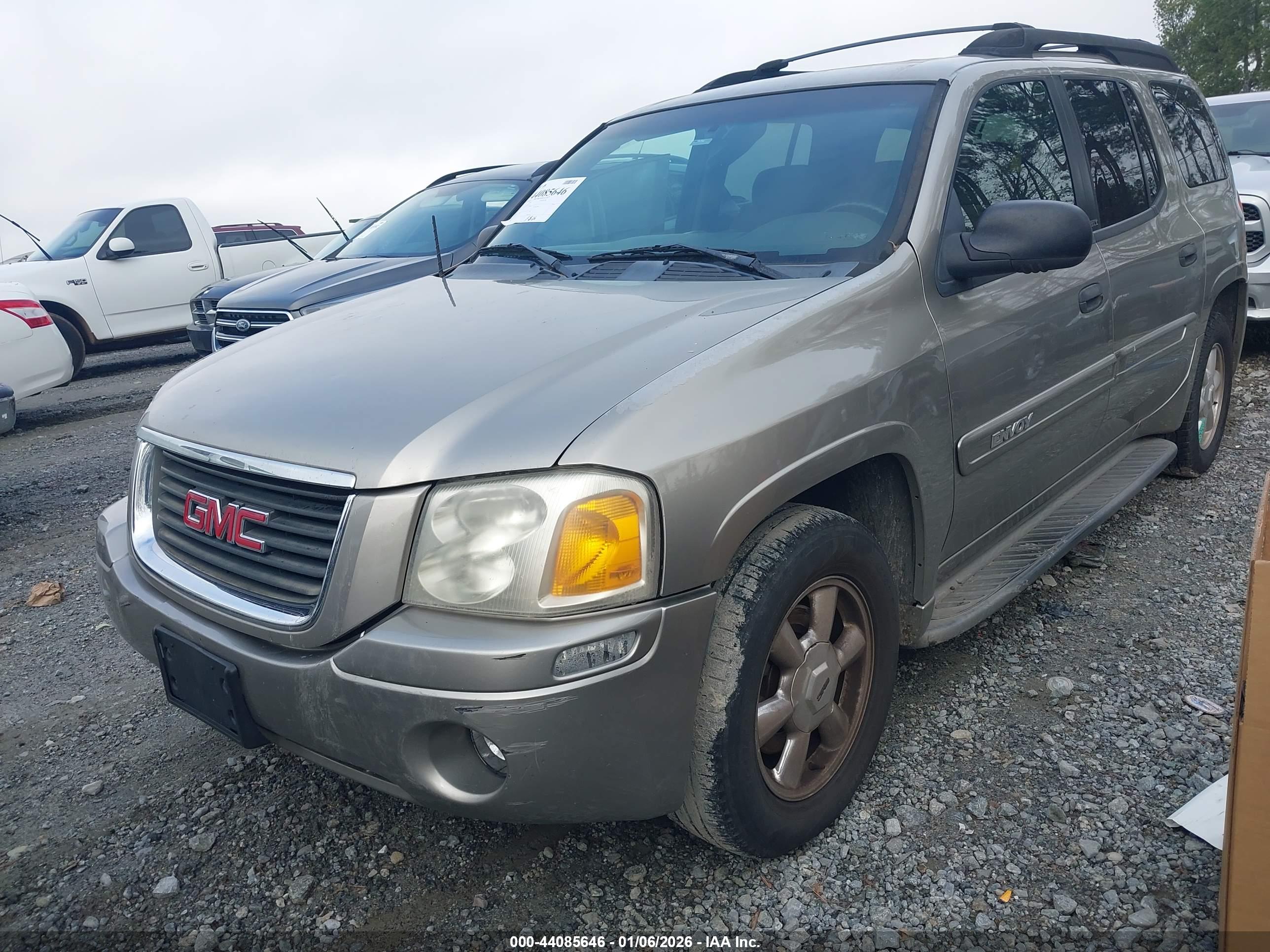 GMC ENVOY image 2
