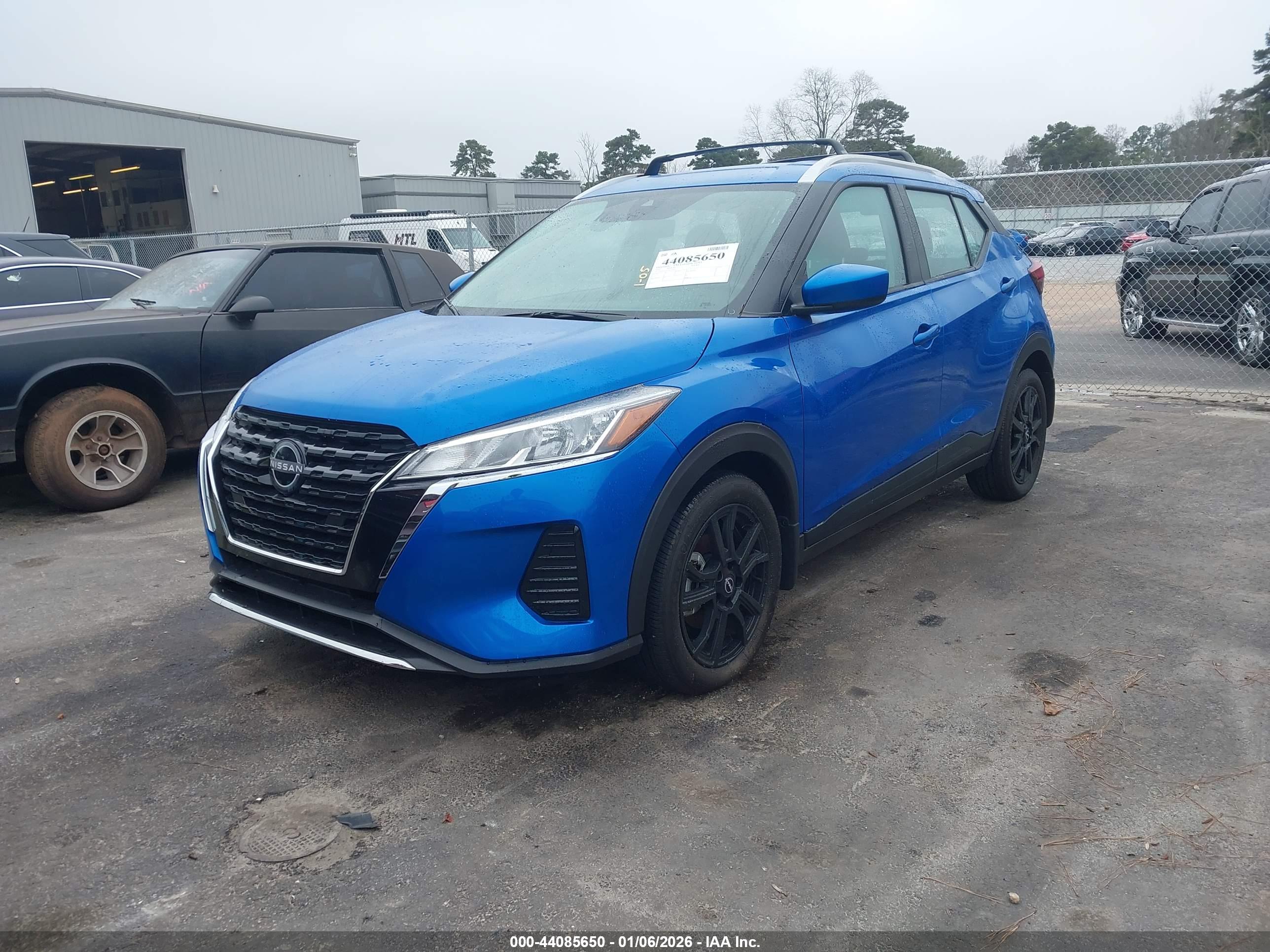 NISSAN KICKS image 2