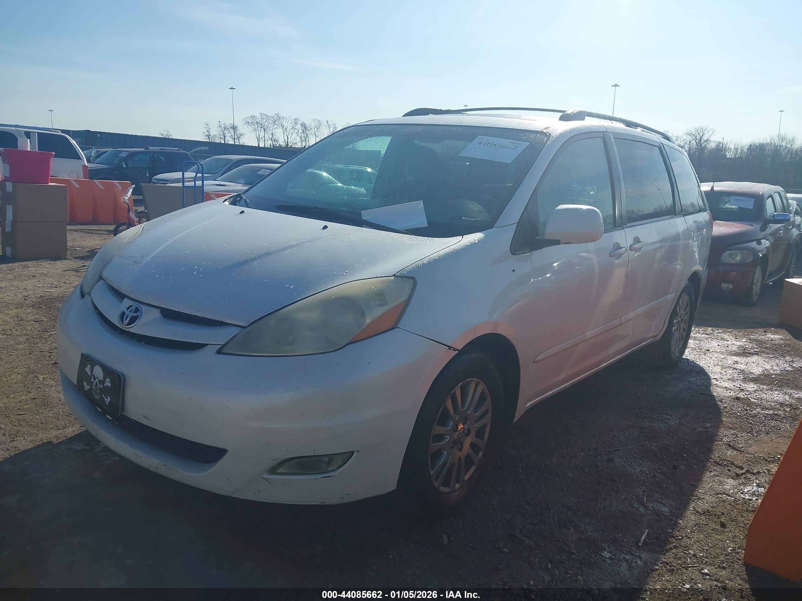 TOYOTA SIENNA image 6