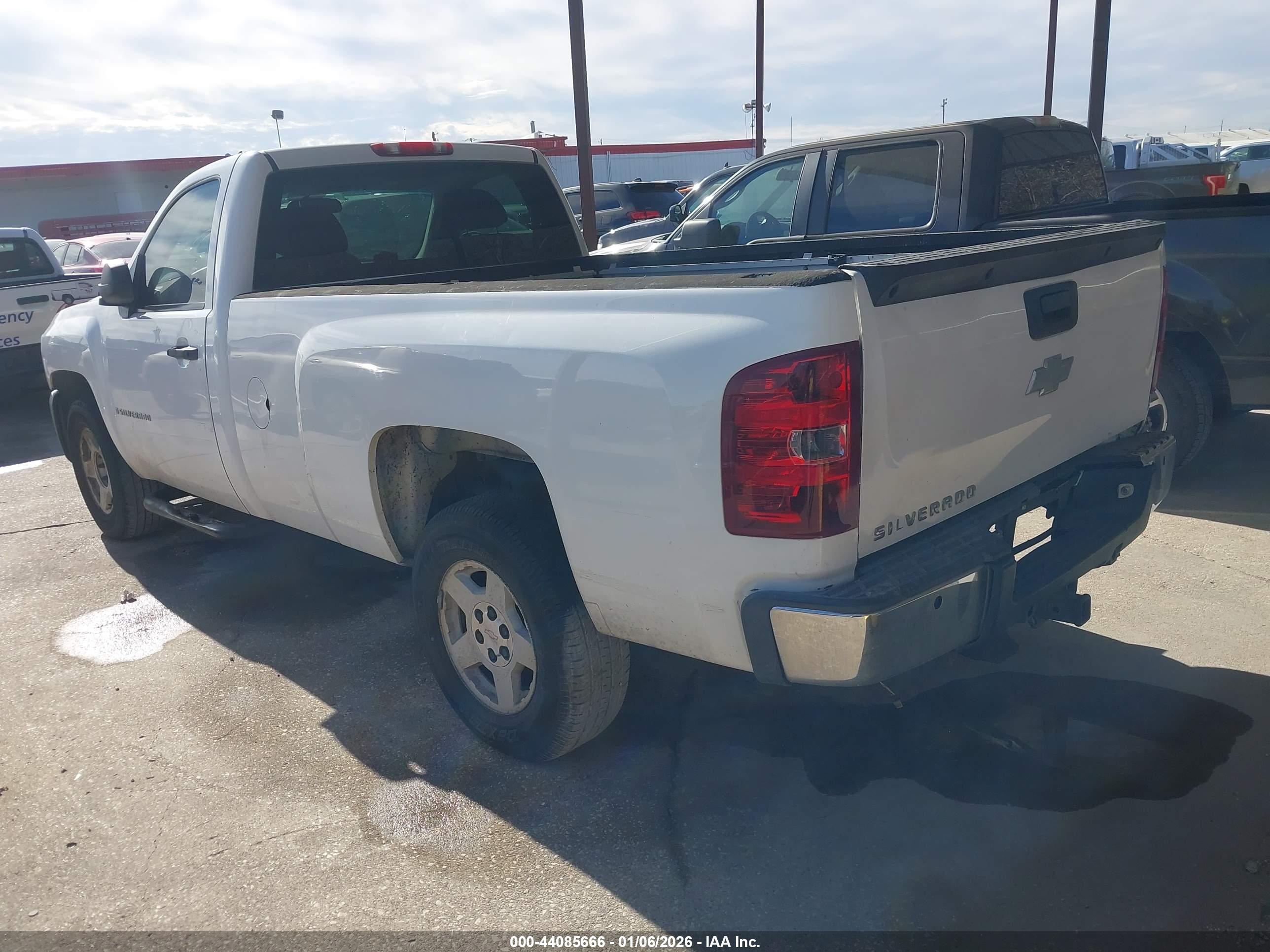 CHEVROLET SILVERADO image 3
