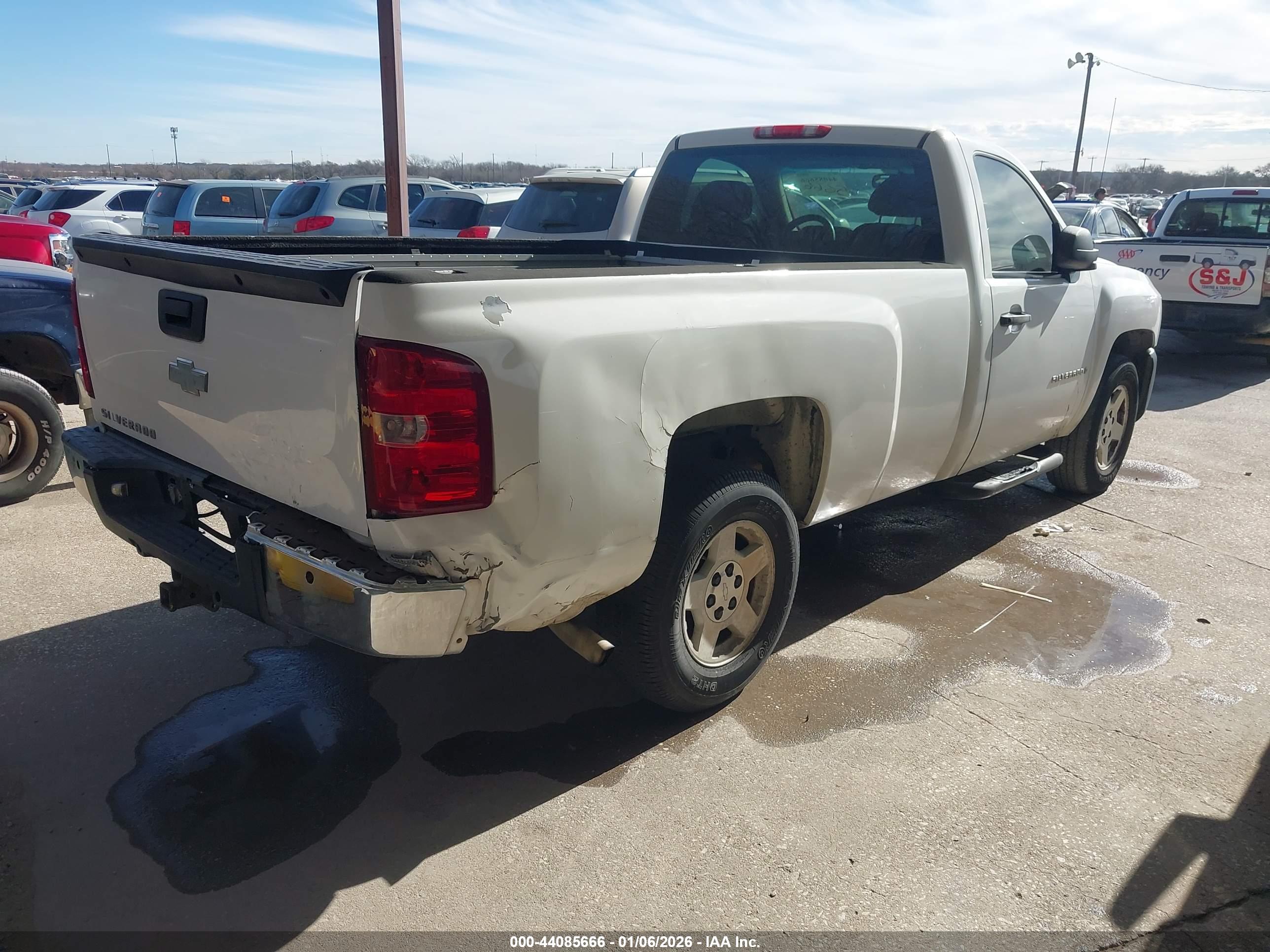 CHEVROLET SILVERADO image 4