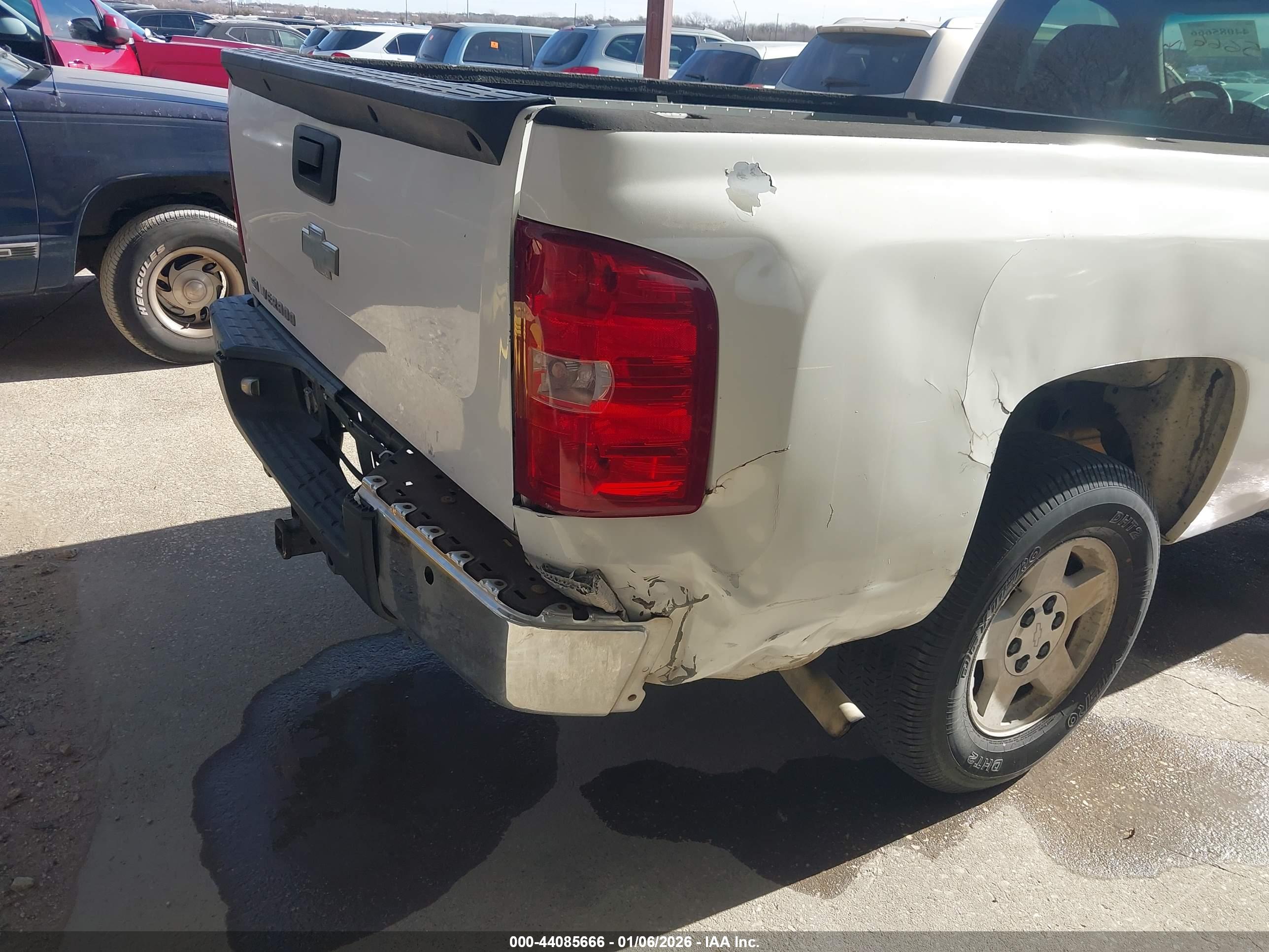 CHEVROLET SILVERADO image 6