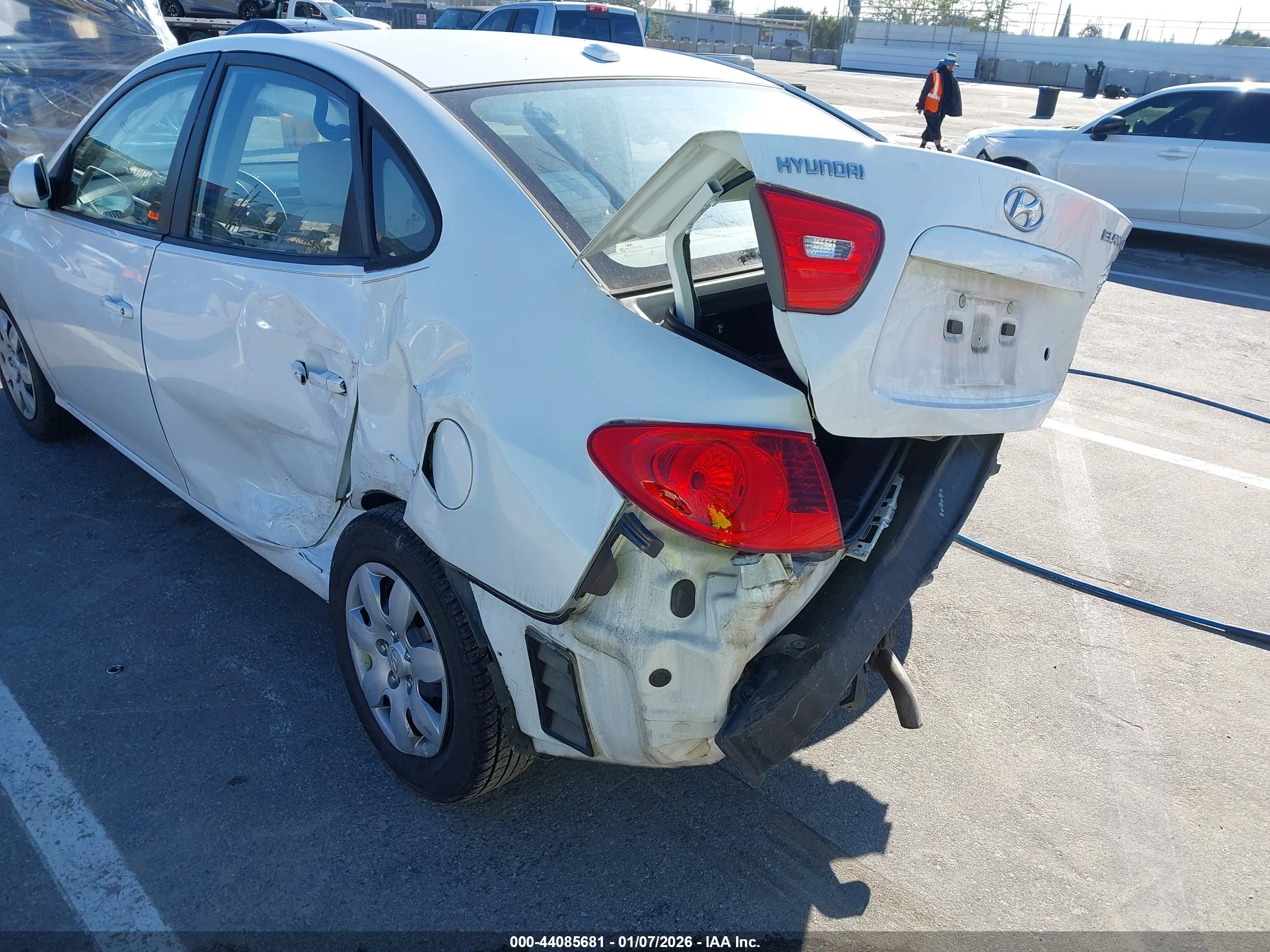 HYUNDAI ELANTRA image 6
