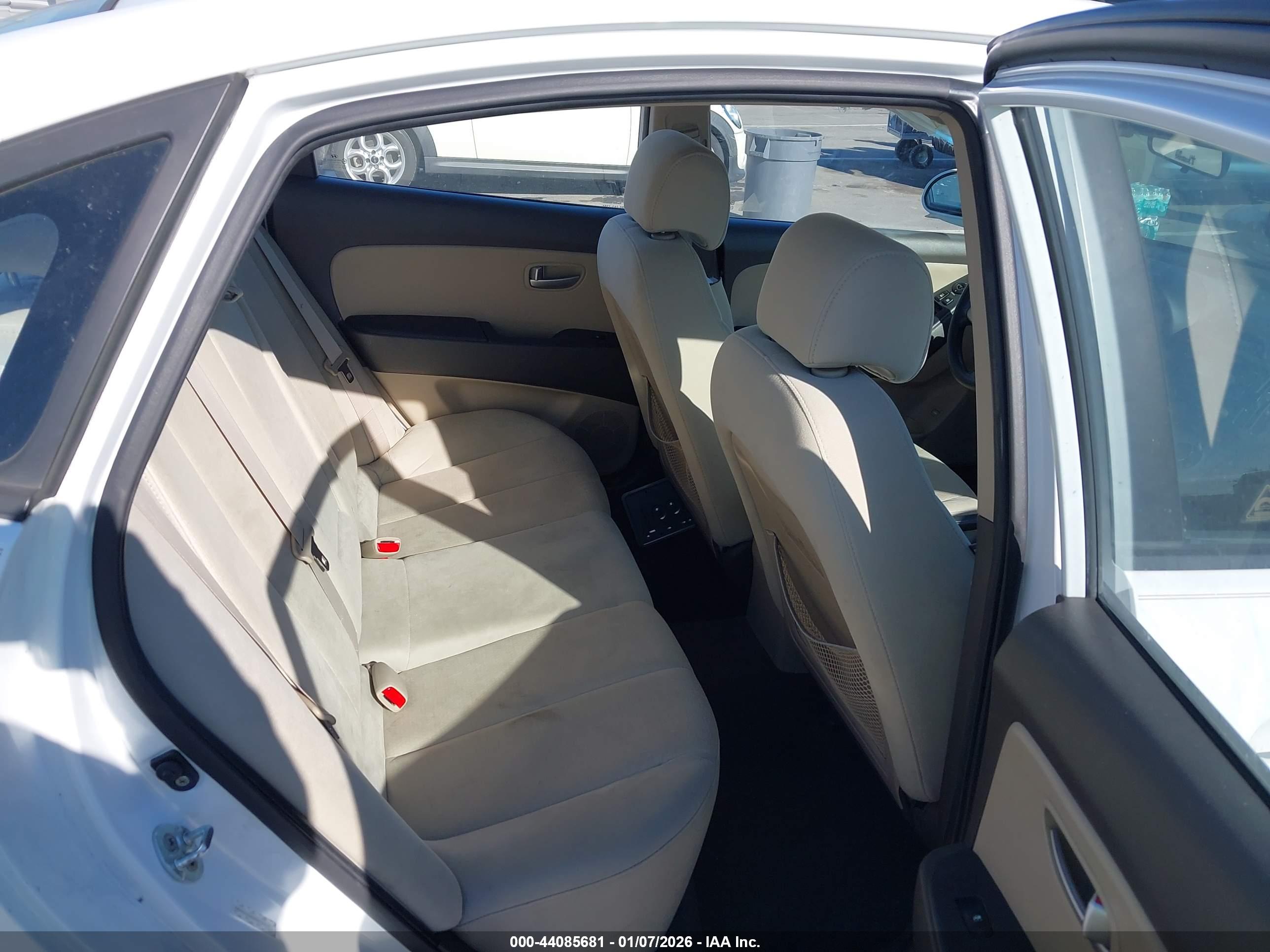 HYUNDAI ELANTRA image 8