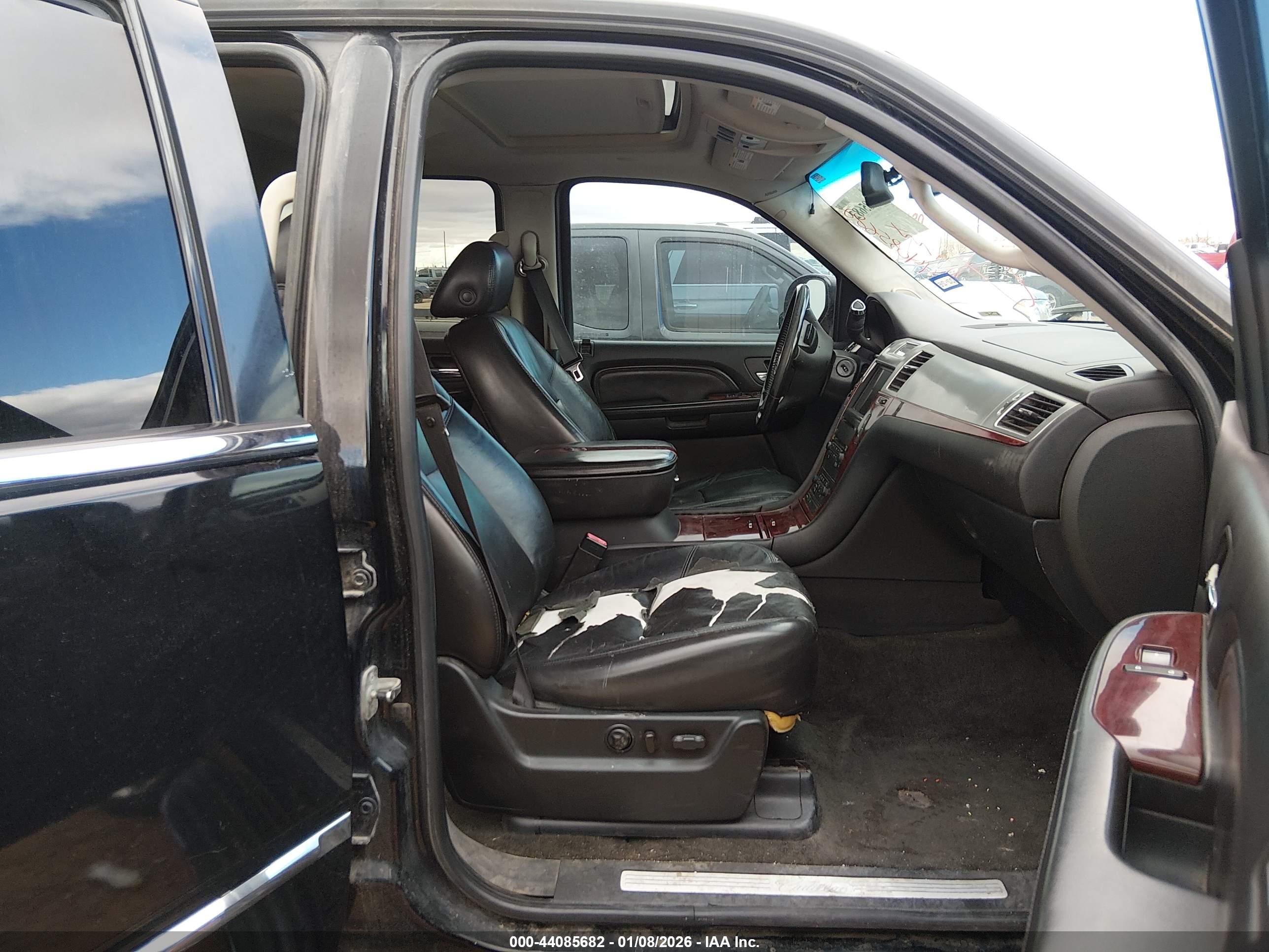 CADILLAC ESCALADE image 5