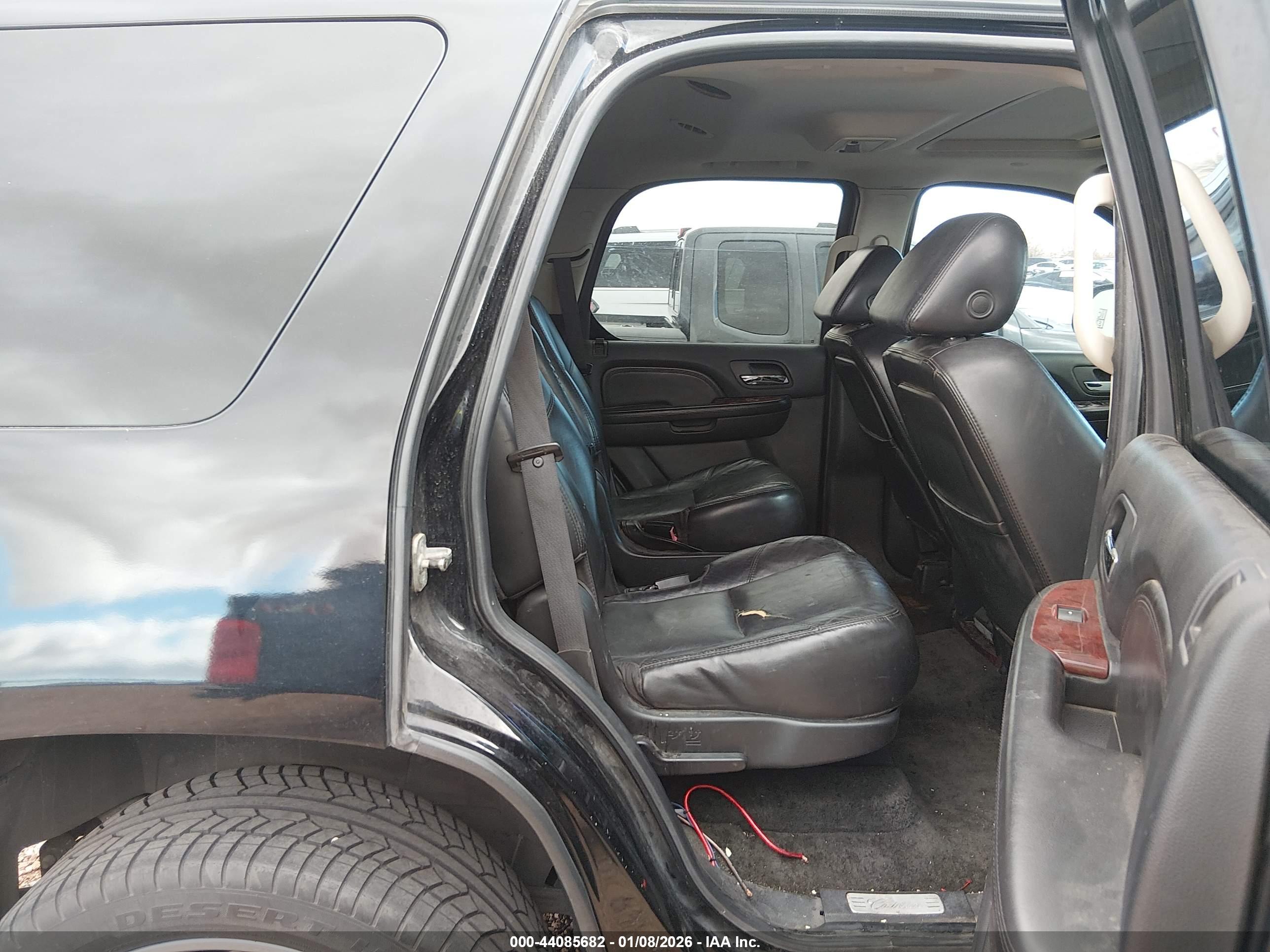 CADILLAC ESCALADE image 8