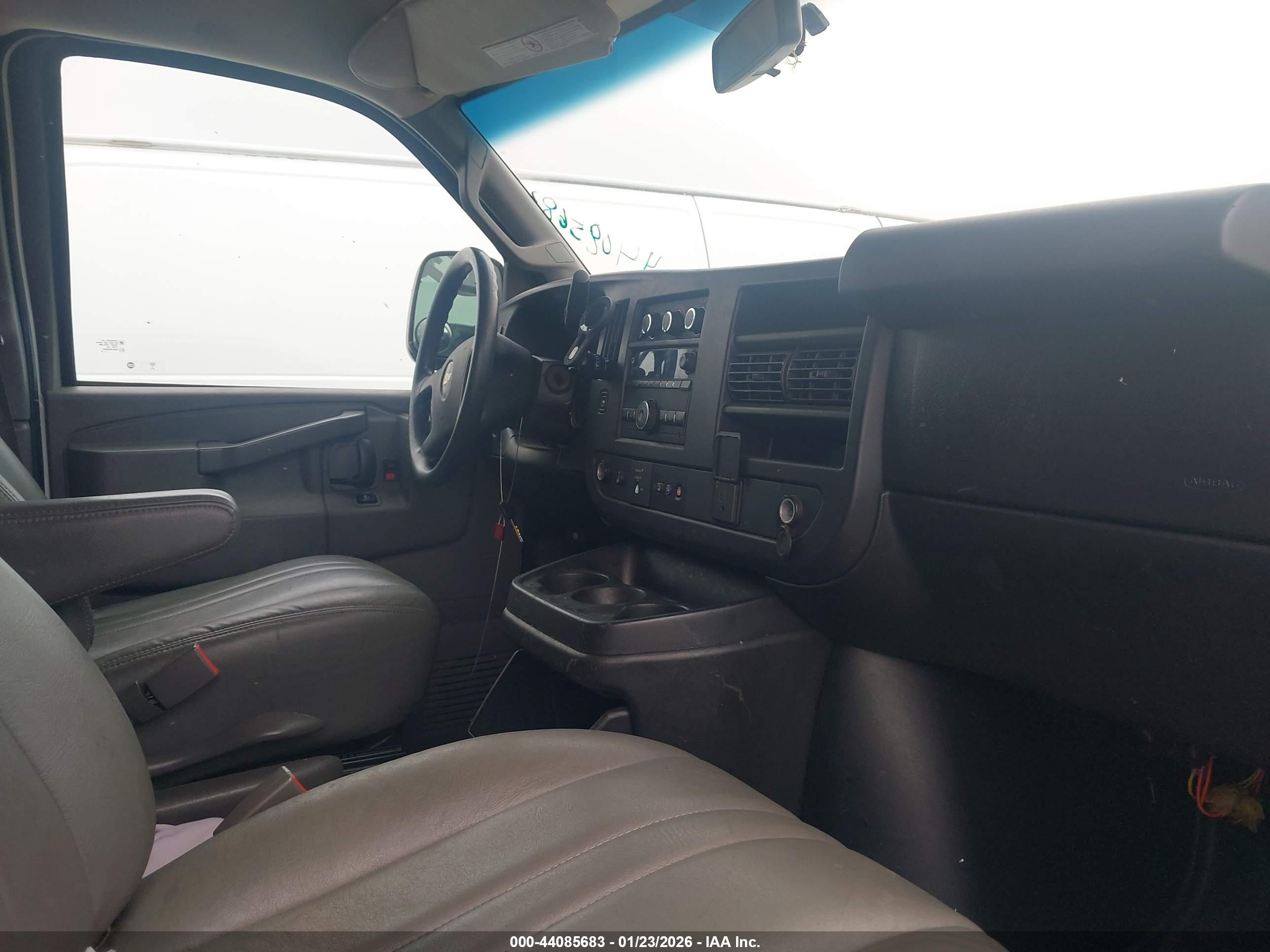 CHEVROLET EXPRESS image 5