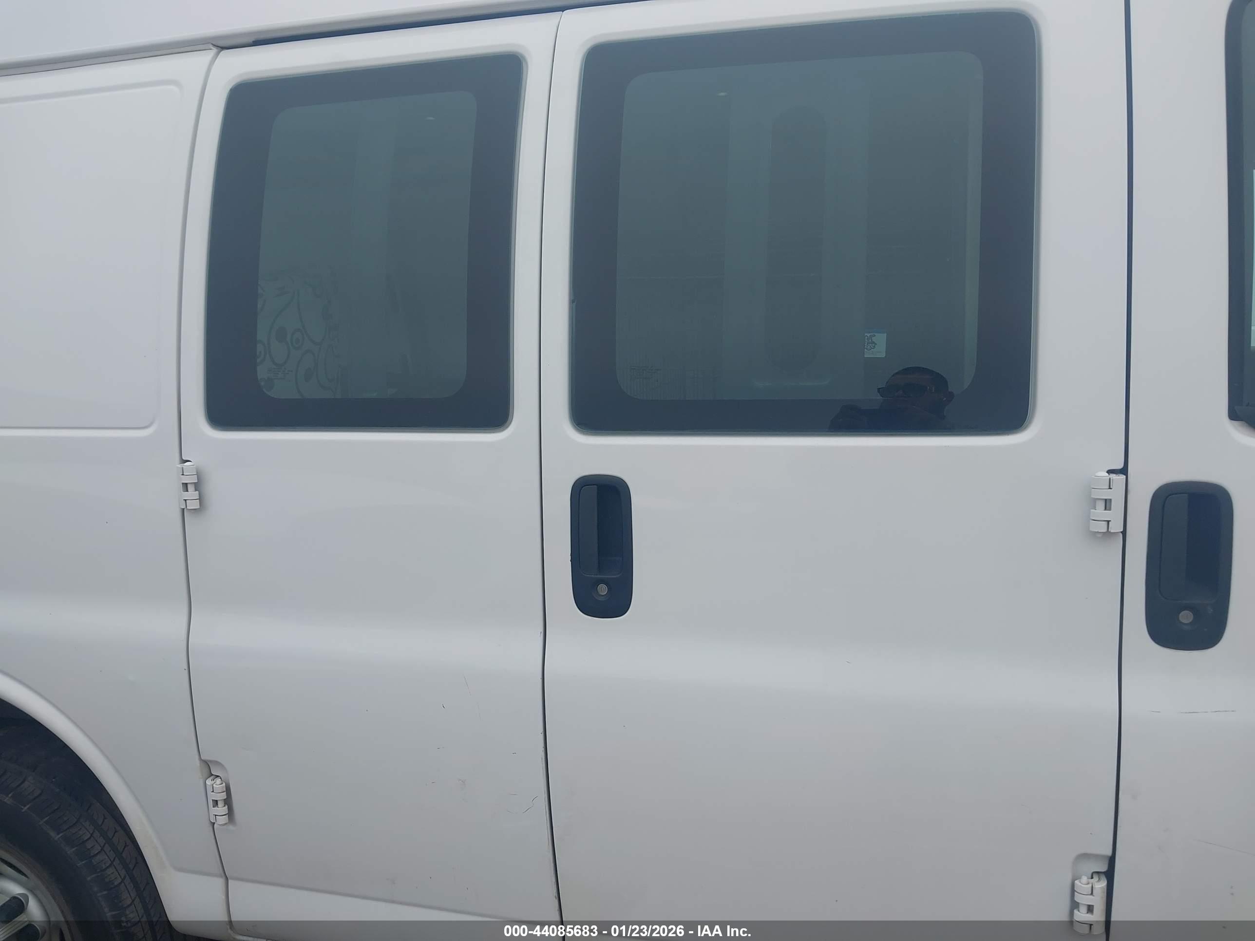 CHEVROLET EXPRESS image 8