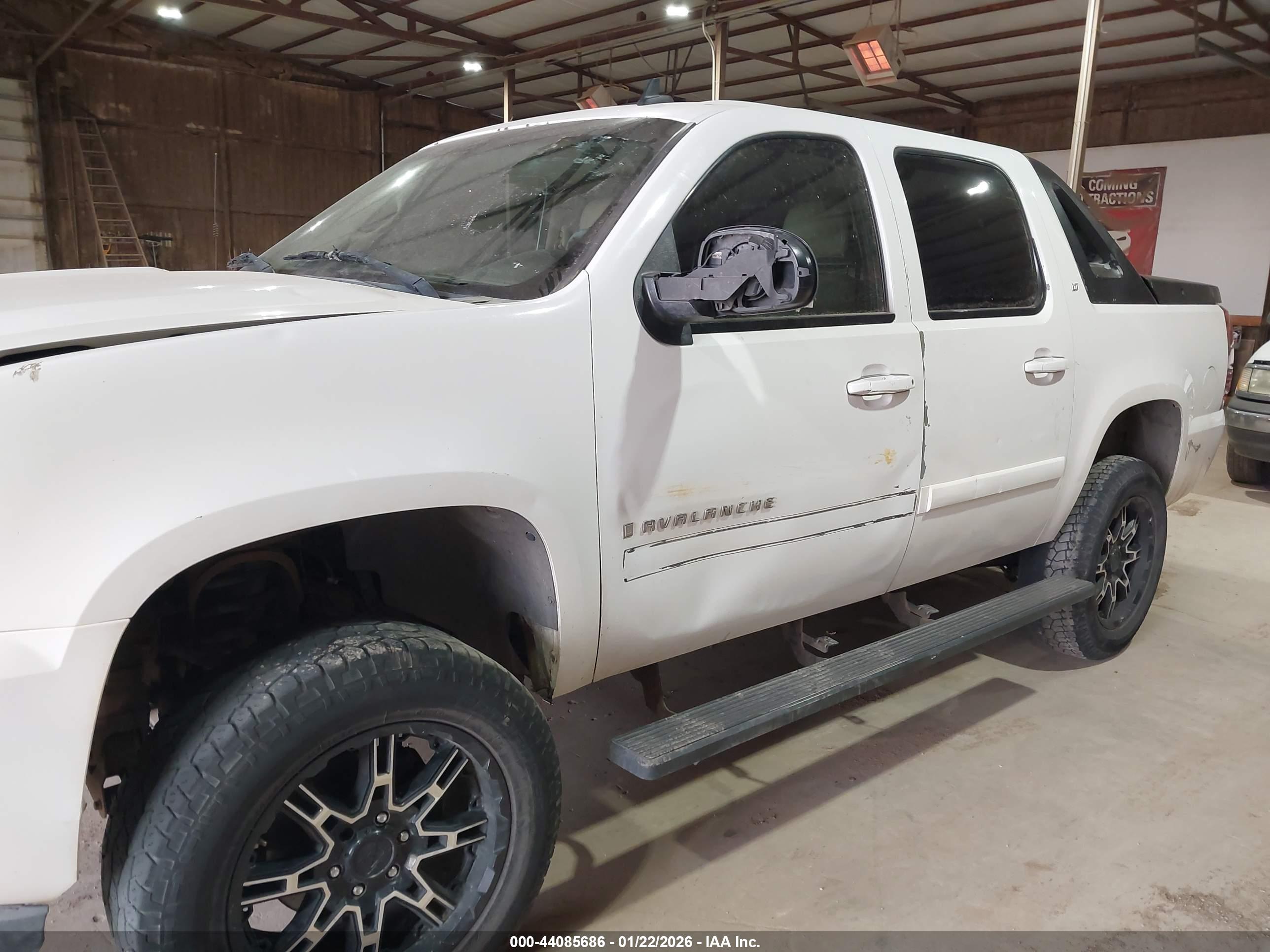 CHEVROLET AVALANCHE image 6