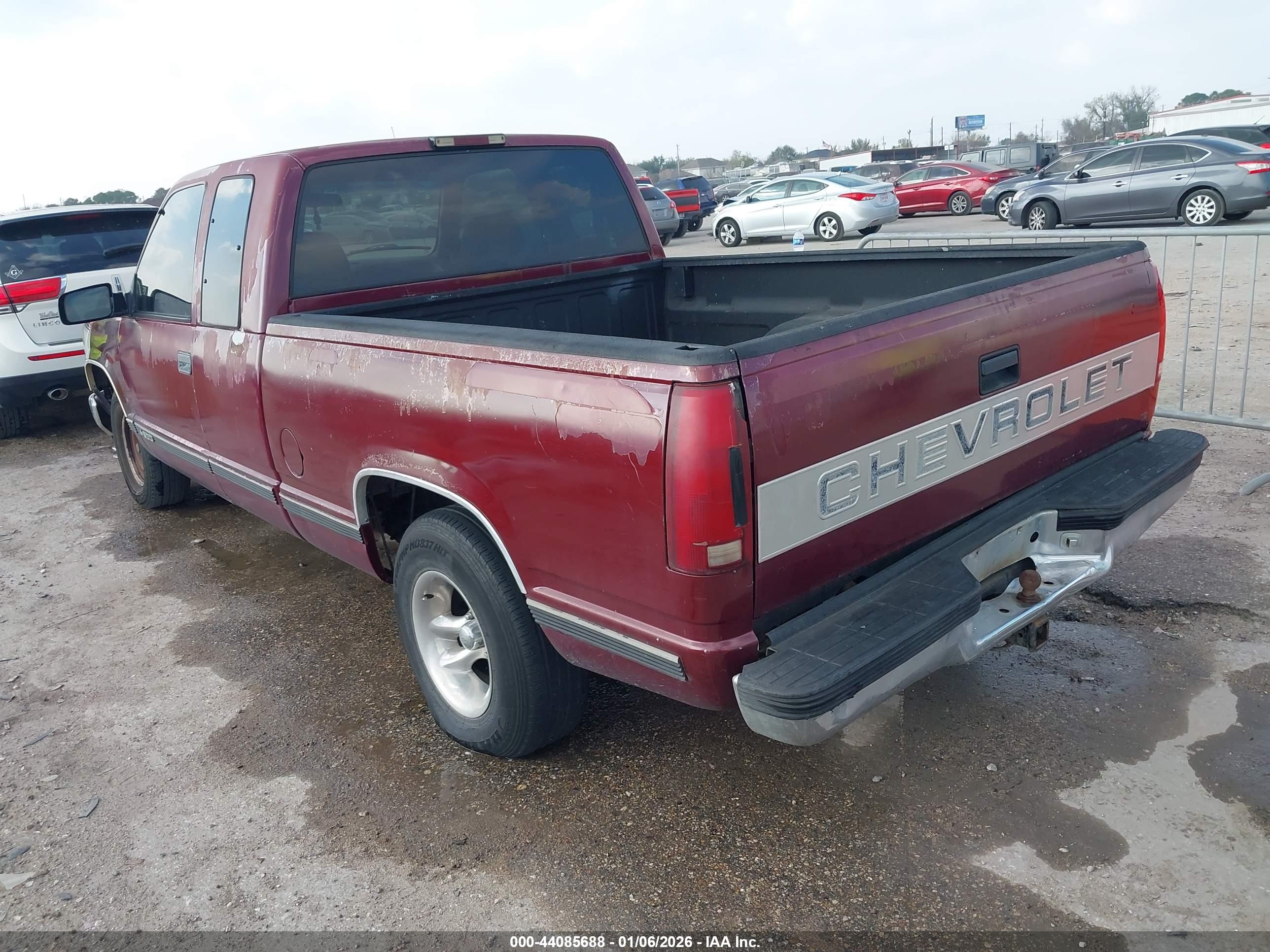 CHEVROLET GMT-400 image 3