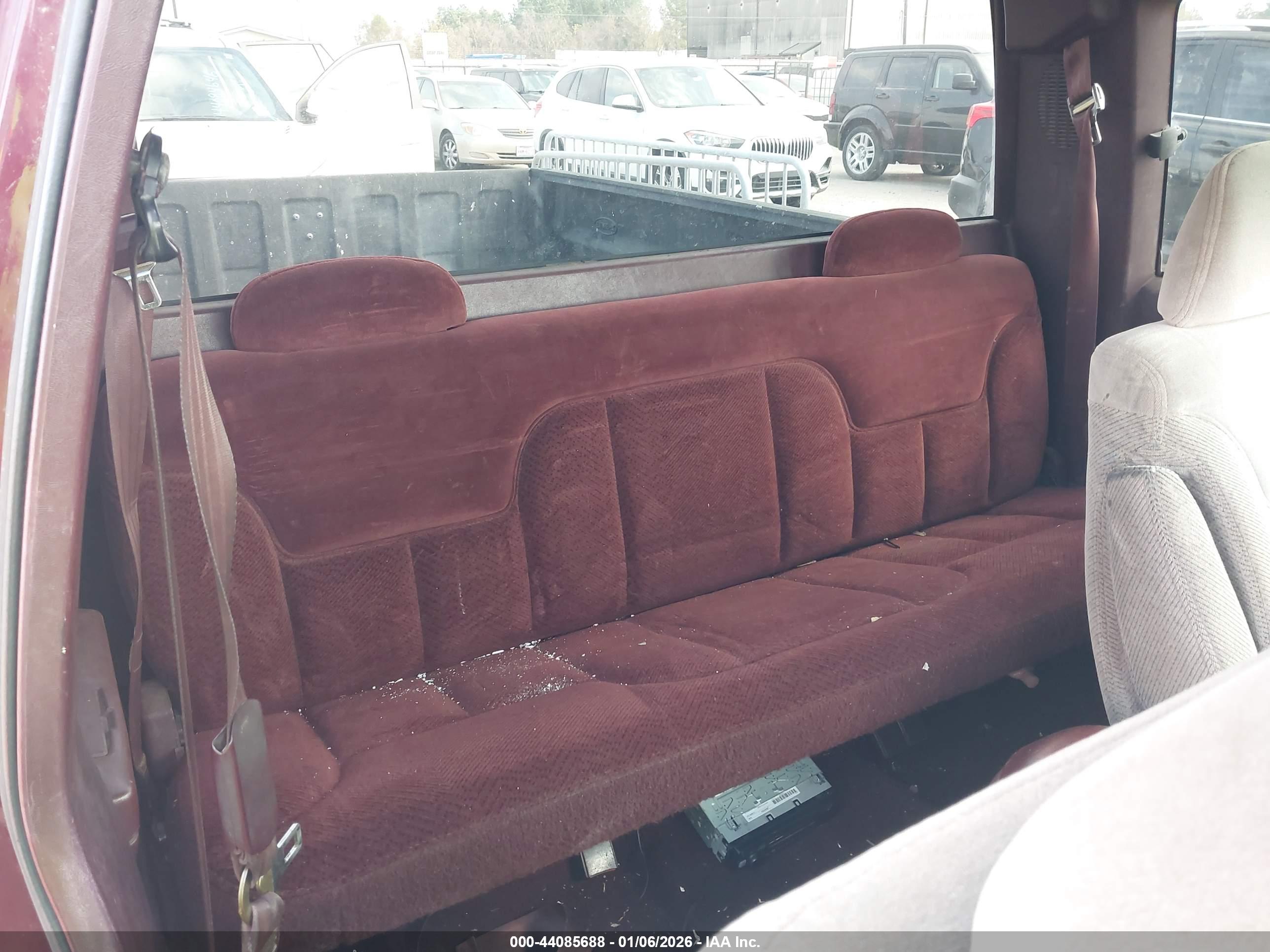 CHEVROLET GMT-400 image 8
