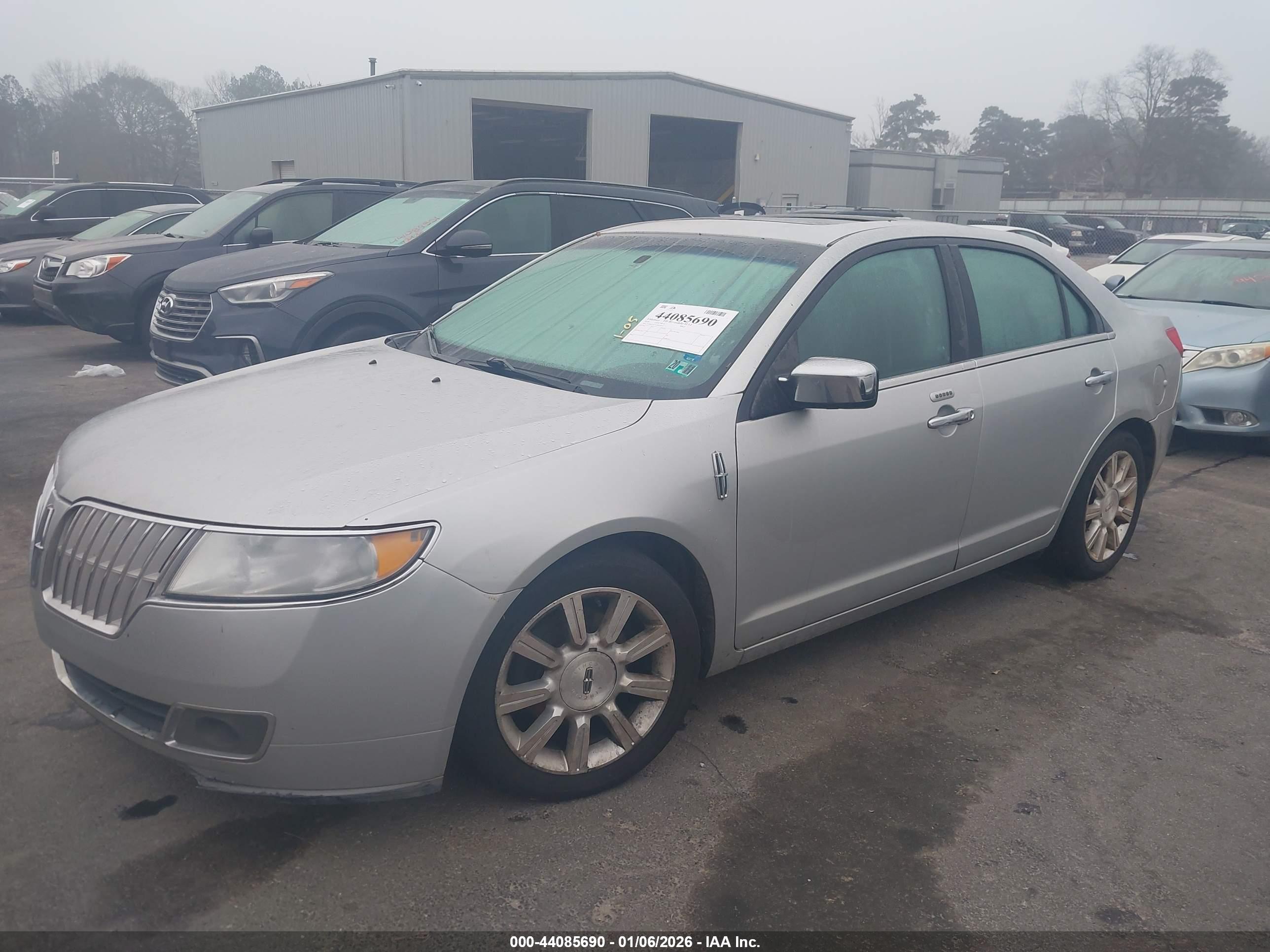 LINCOLN MKZ image 2