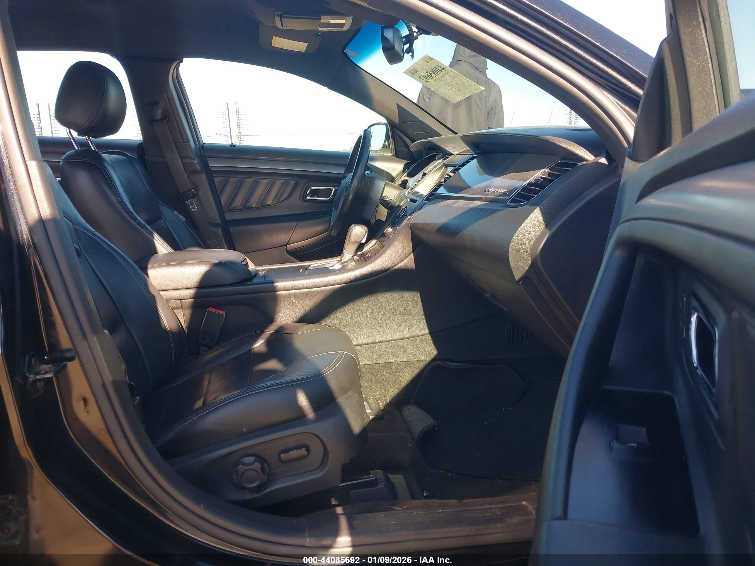 FORD TAURUS image 5