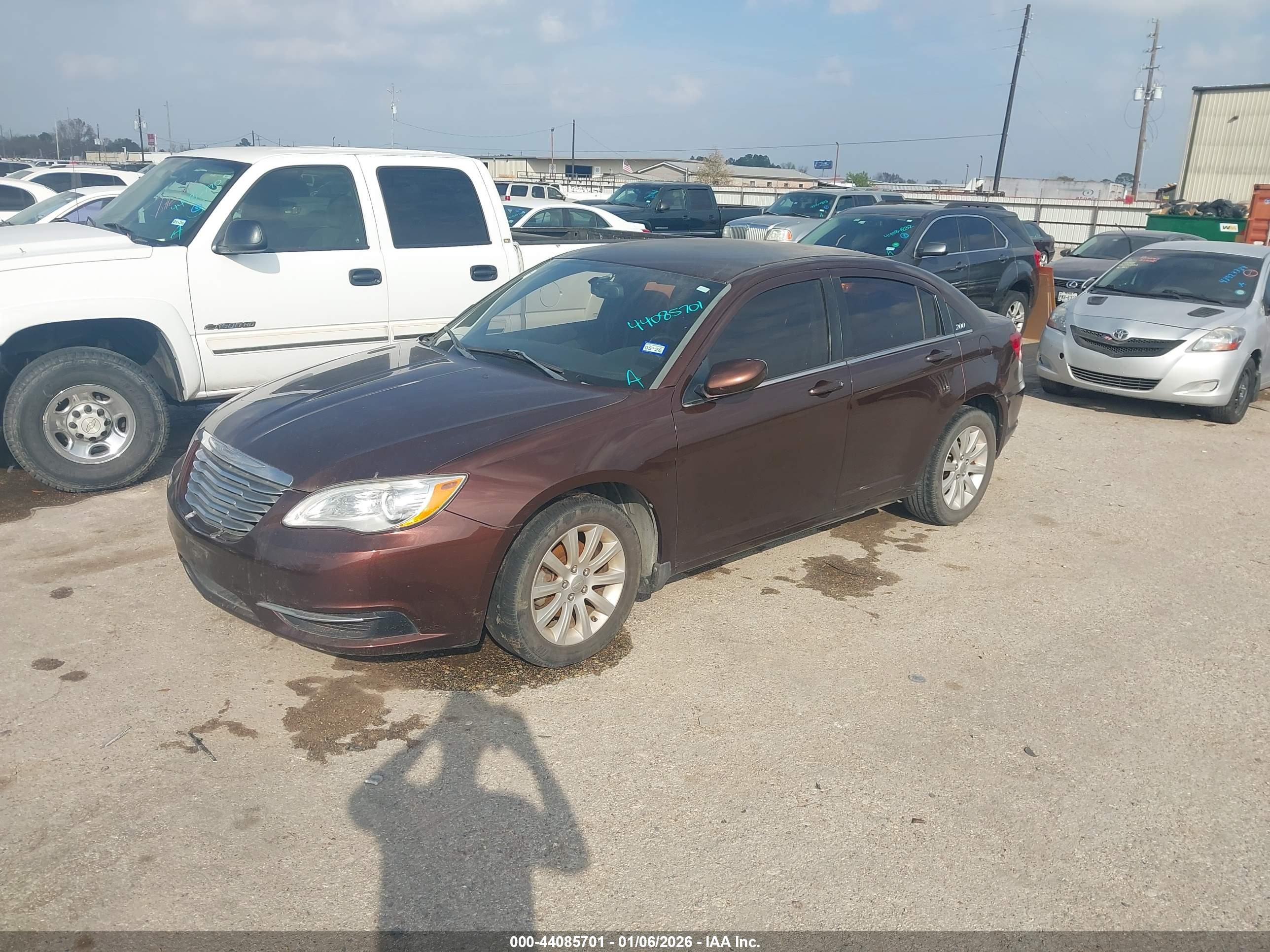 CHRYSLER 200 image 2